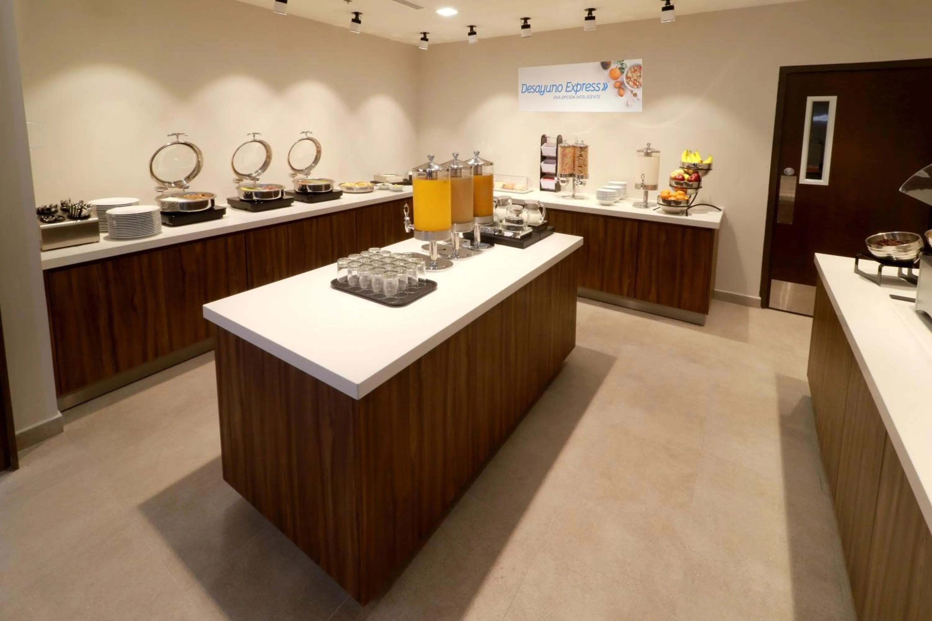 Breakfast in Holiday Inn Express & Suites - Playa del Carmen by IHG