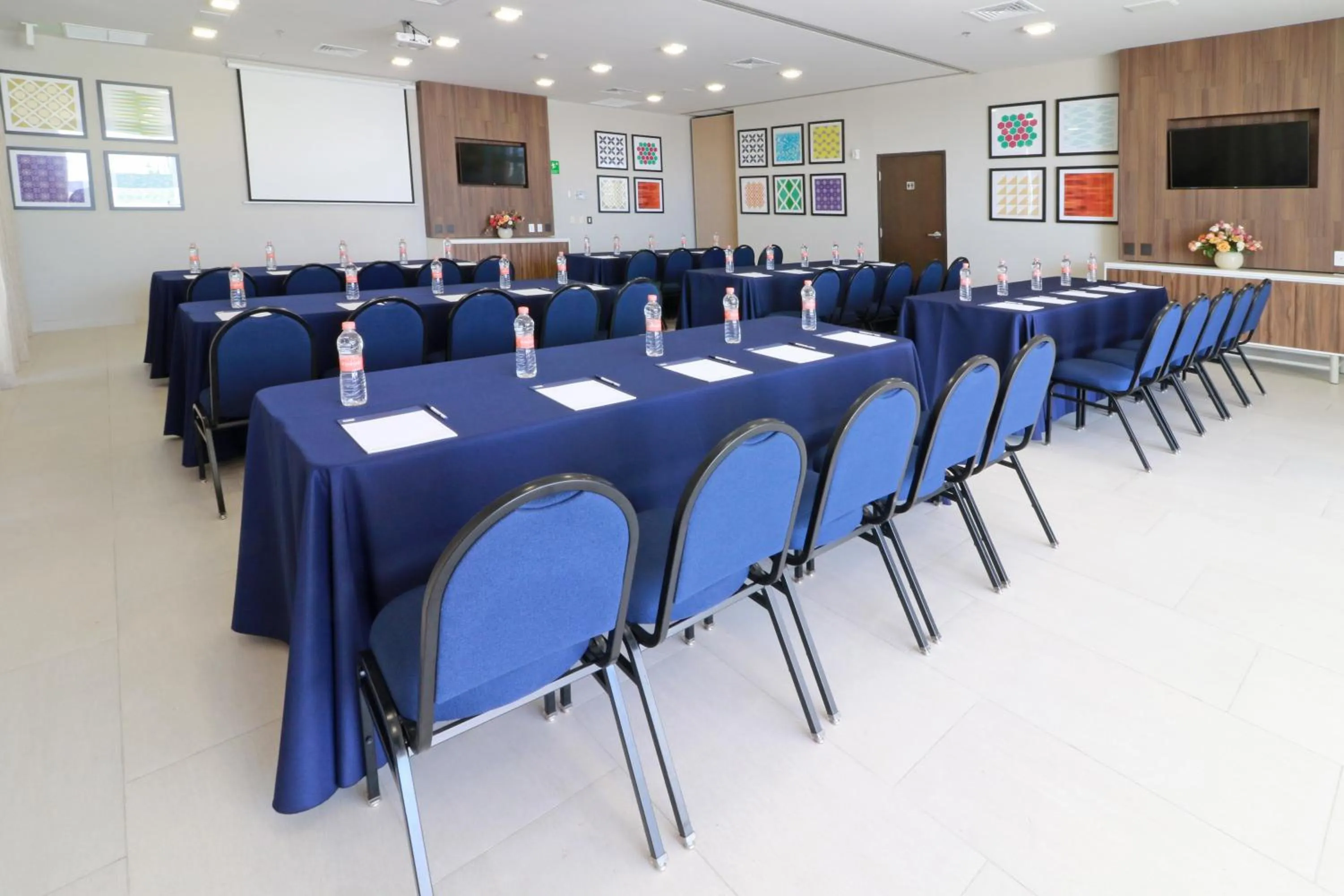 Meeting/conference room in Holiday Inn Express & Suites - Playa del Carmen by IHG