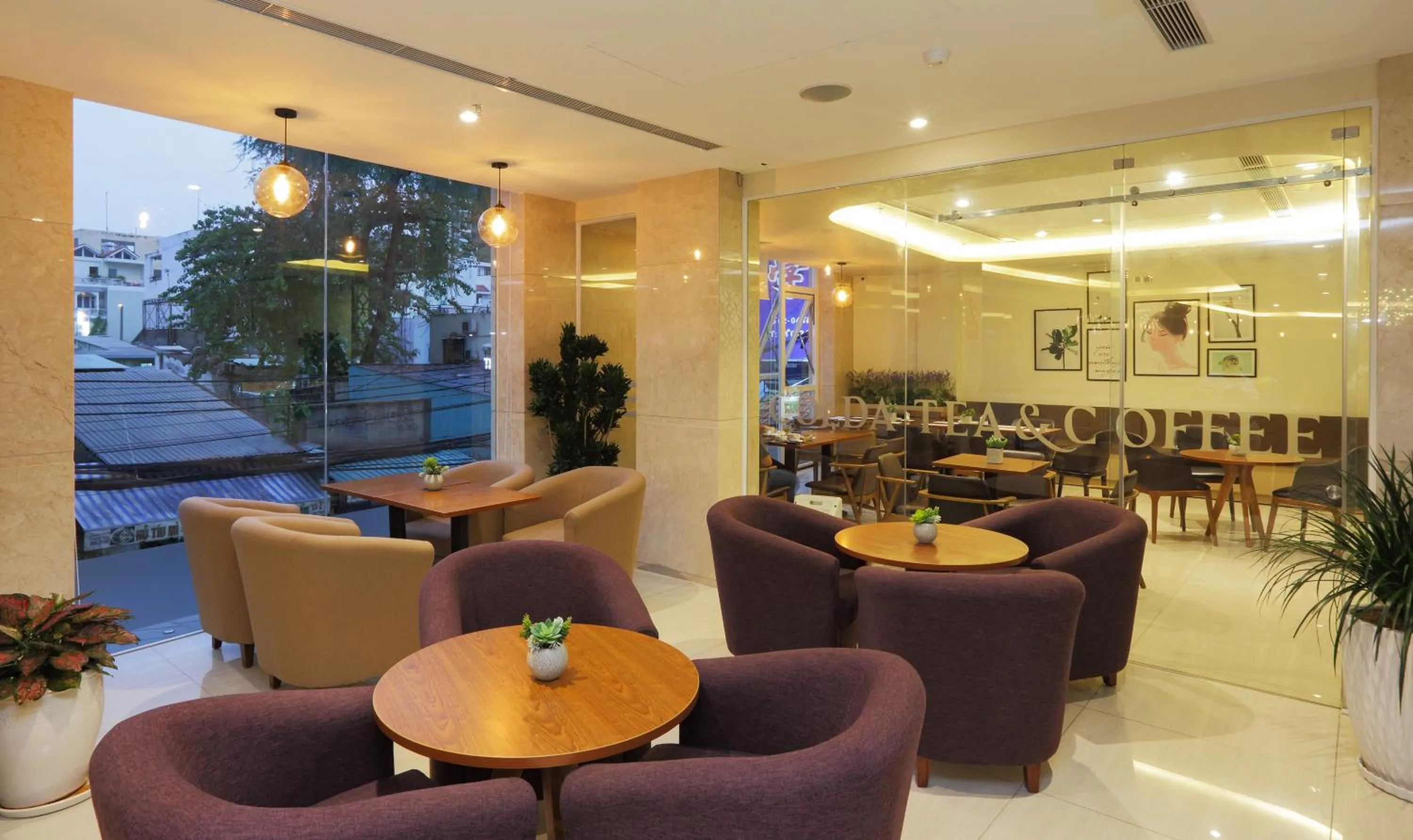Restaurant/places to eat in Golda Hotel