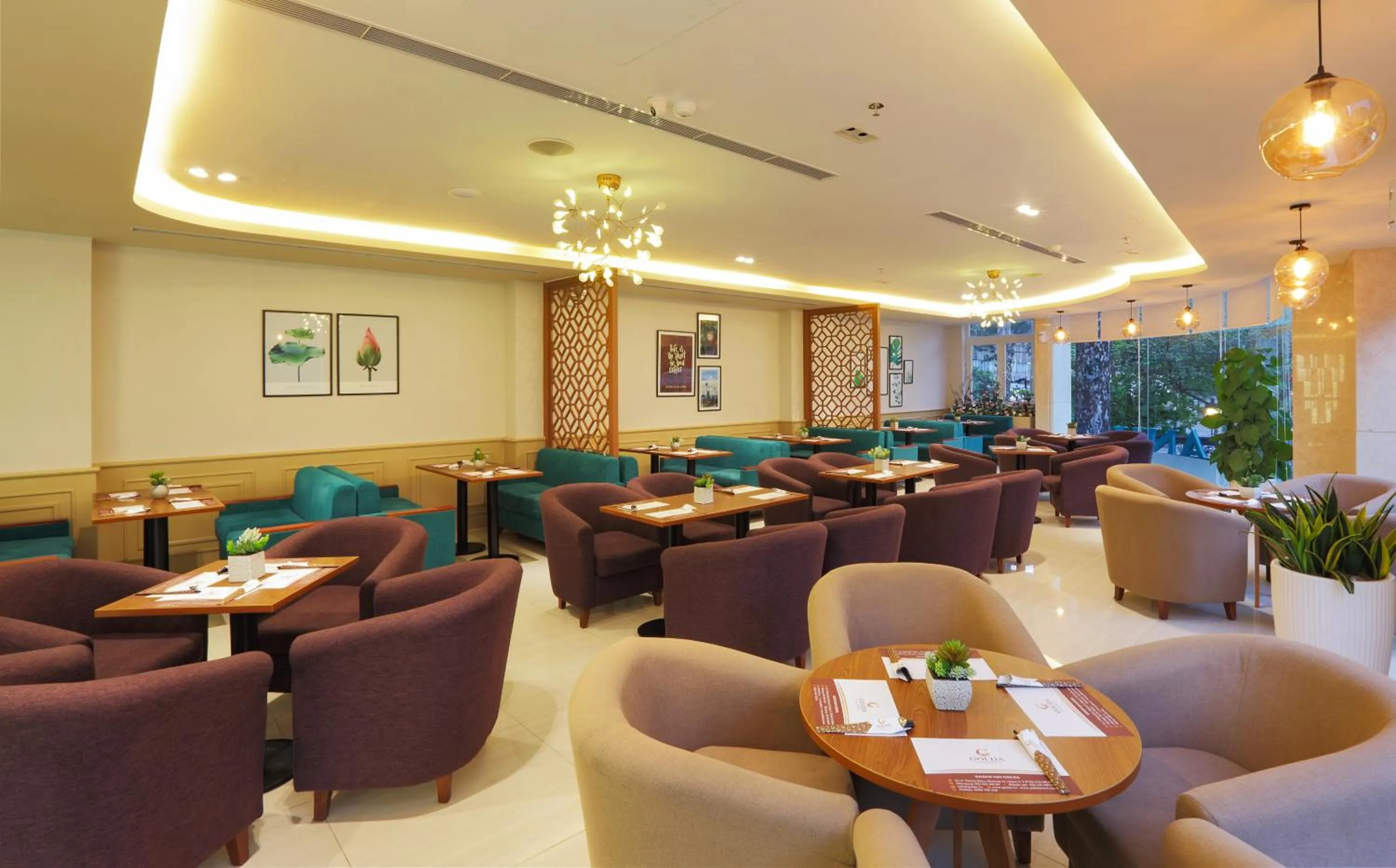Restaurant/places to eat in Golda Hotel