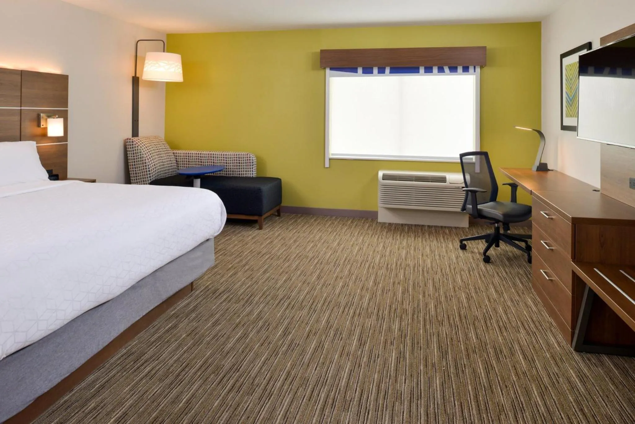 Photo of the whole room, Bed in Holiday Inn Express & Suites - Ottumwa by IHG