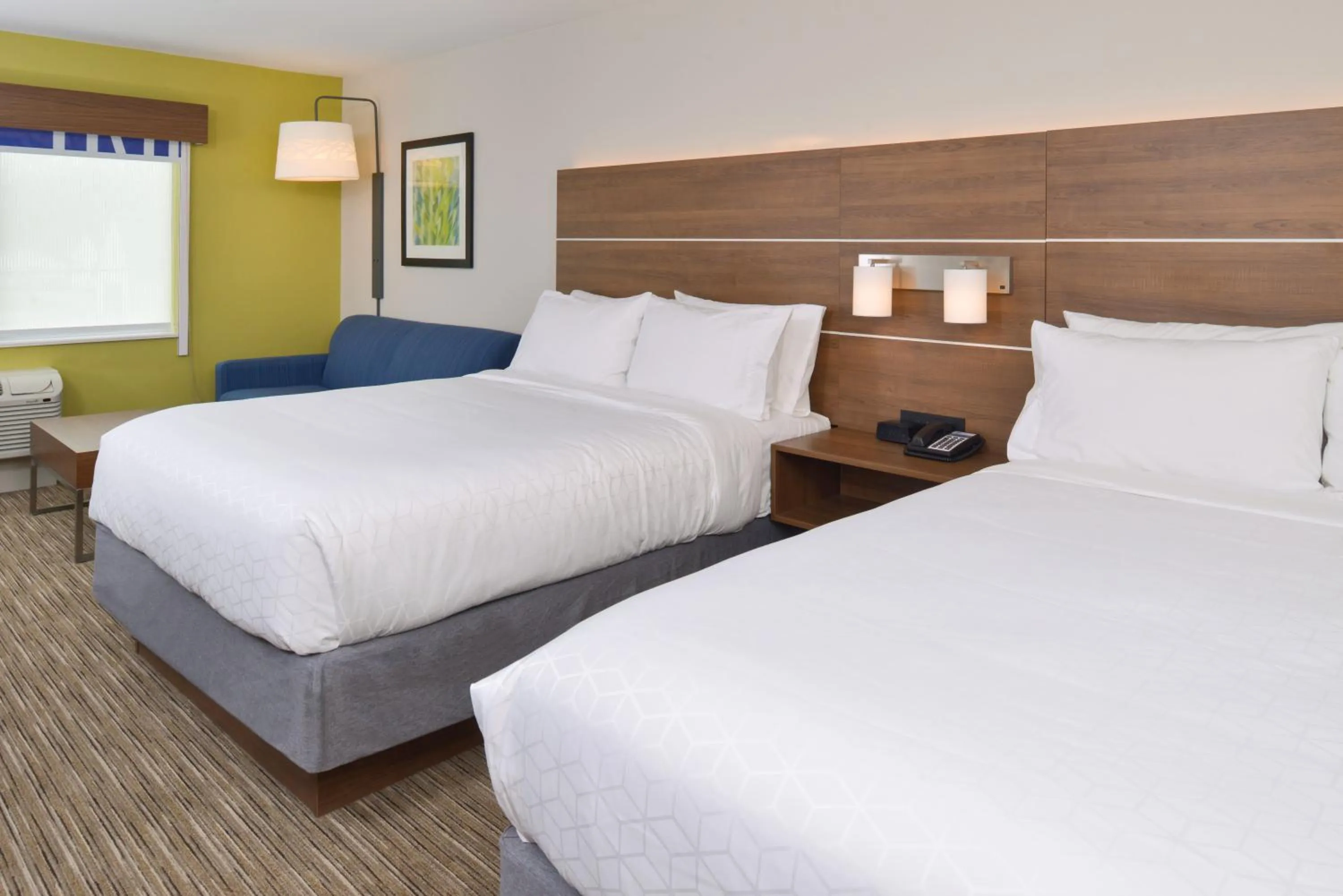 Photo of the whole room, Bed in Holiday Inn Express & Suites - Ottumwa by IHG