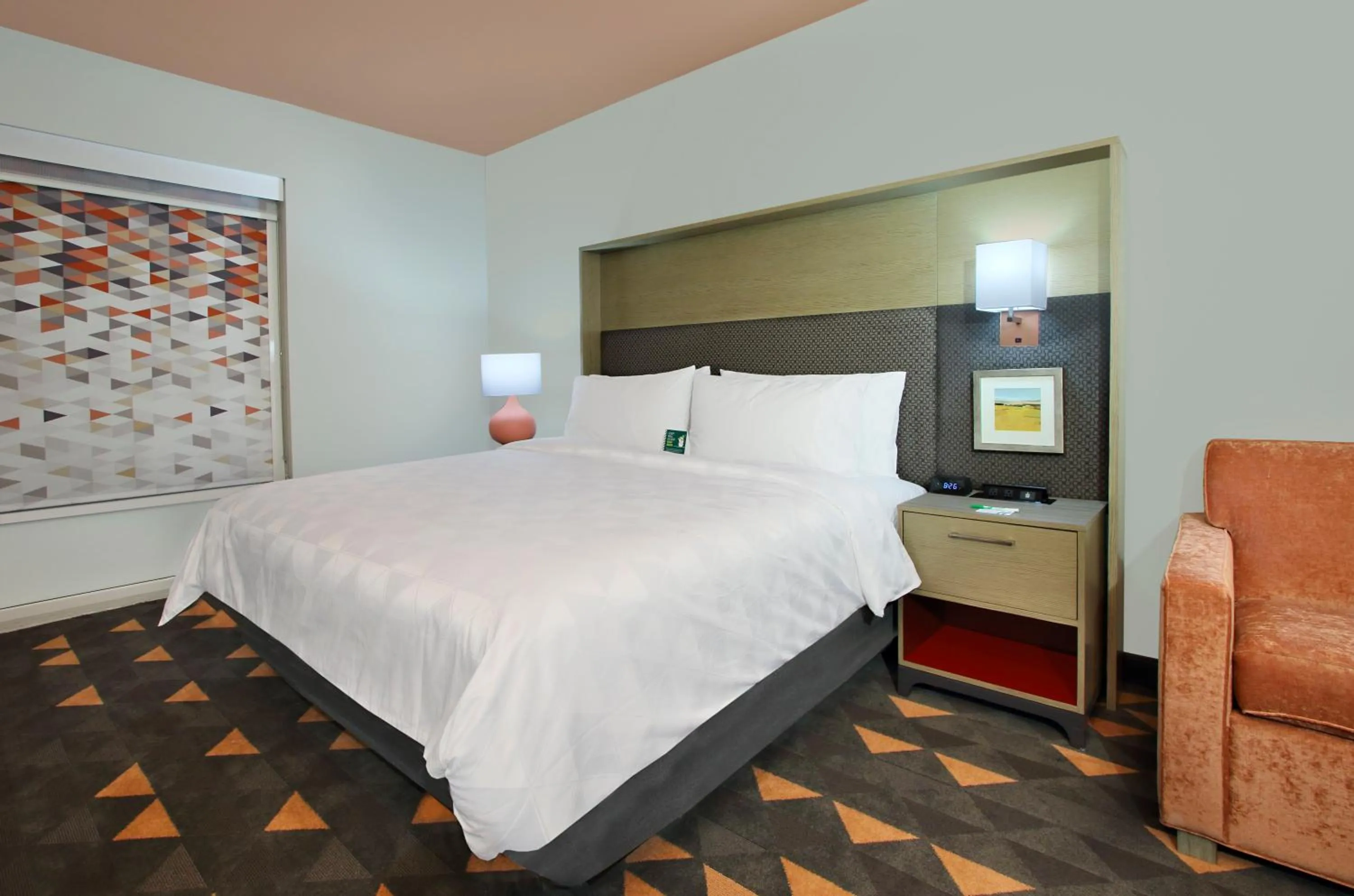 Photo of the whole room, Bed in Holiday Inn Hattiesburg - North by IHG