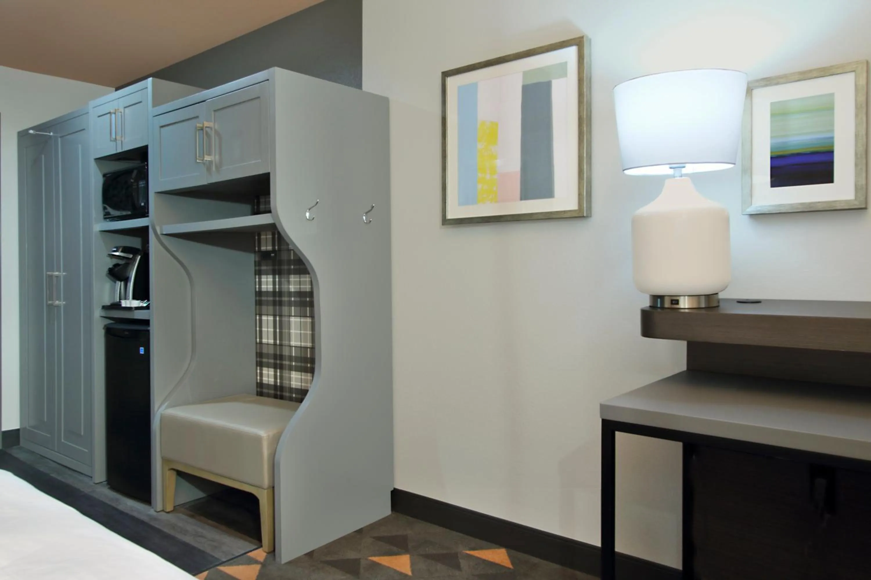 Photo of the whole room, Bed in Holiday Inn Hattiesburg - North by IHG