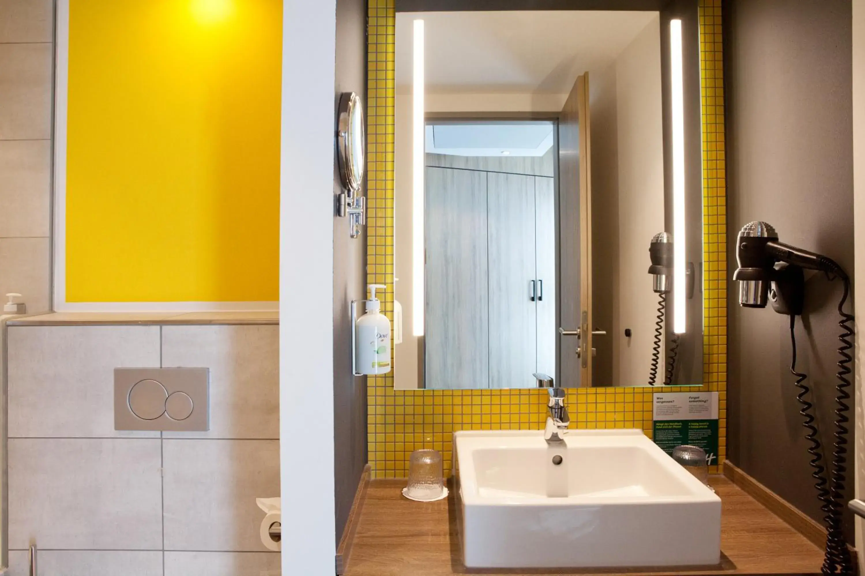 Standard Queen Room in Holiday Inn - Hamburg - HafenCity by IHG Standard Queen Room in Holiday Inn - Hamburg - HafenCity by IHG