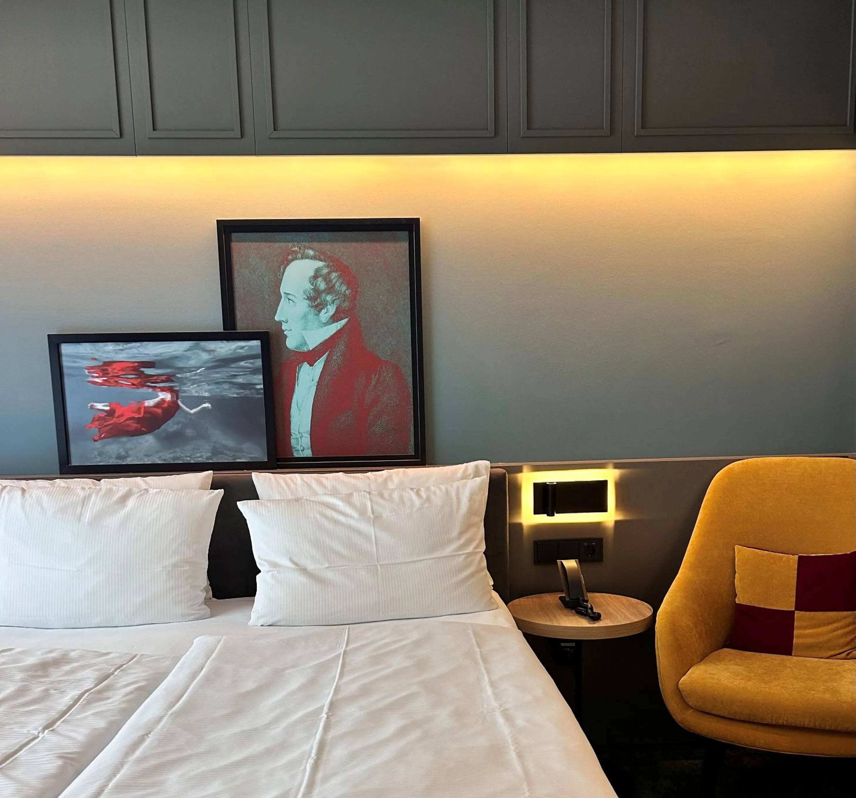 Photo of the whole room, Bed in Holiday Inn - Hamburg - HafenCity by IHG