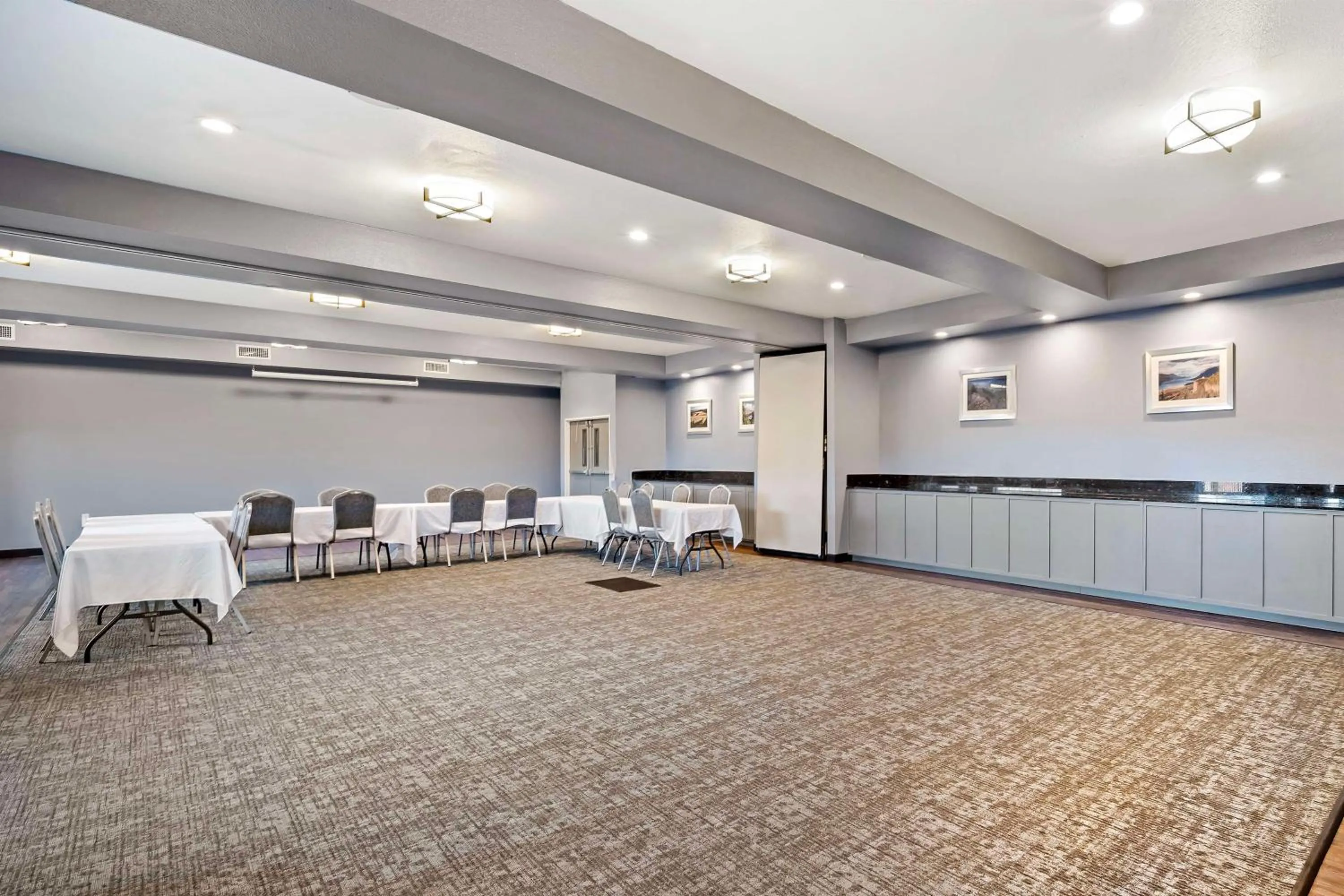 Meeting/conference room in Best Western Crater Lake Highway White City/Medford