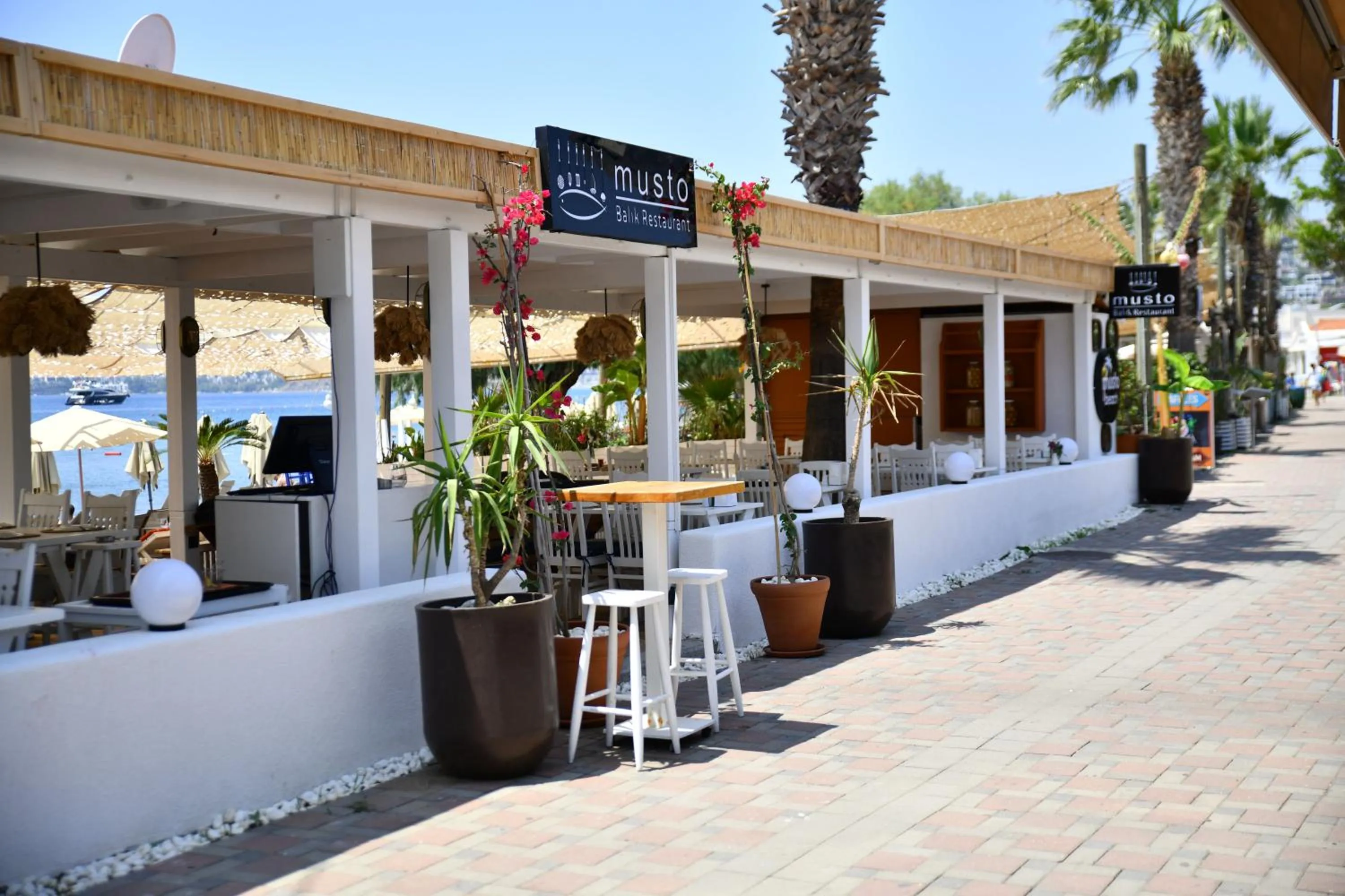 Restaurant/places to eat in MyElla Boutique Hotel