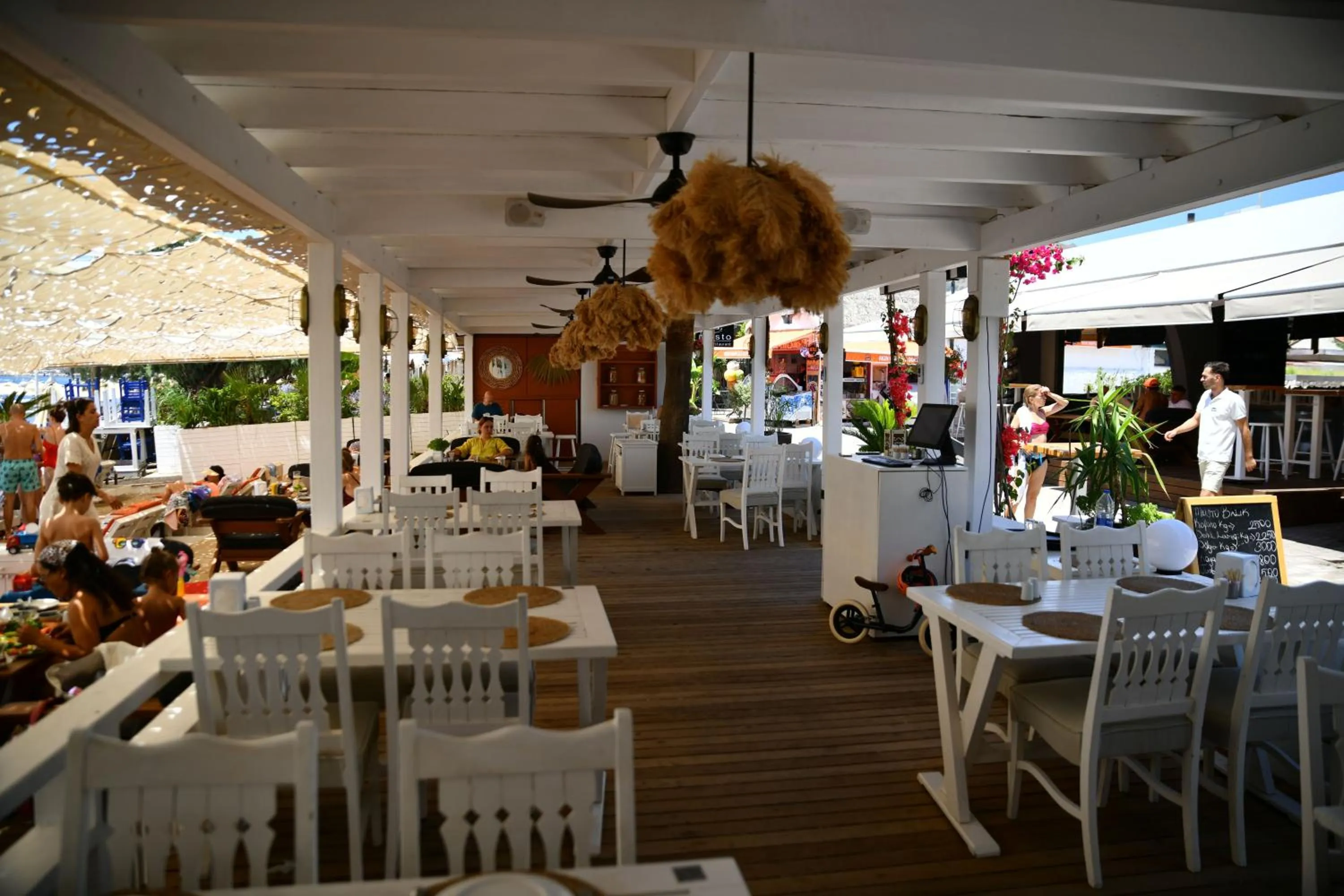 Restaurant/places to eat in MyElla Boutique Hotel