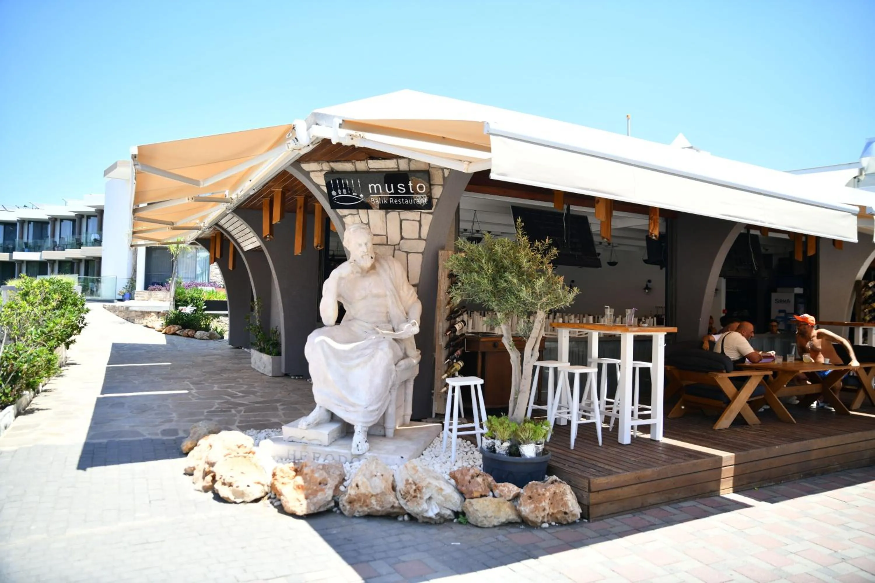 Restaurant/places to eat in MyElla Boutique Hotel