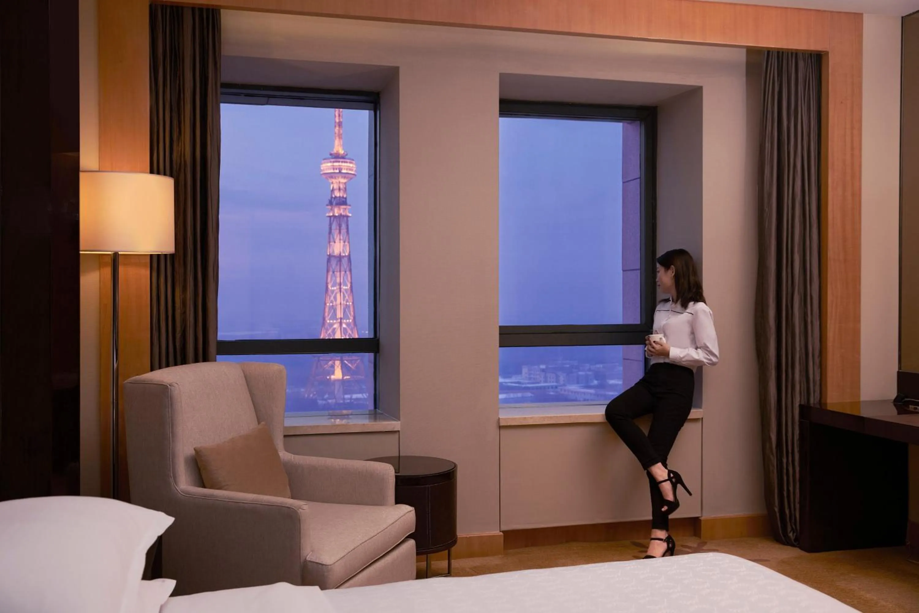 Lounge or bar, Bed in Sheraton Daqing Hotel