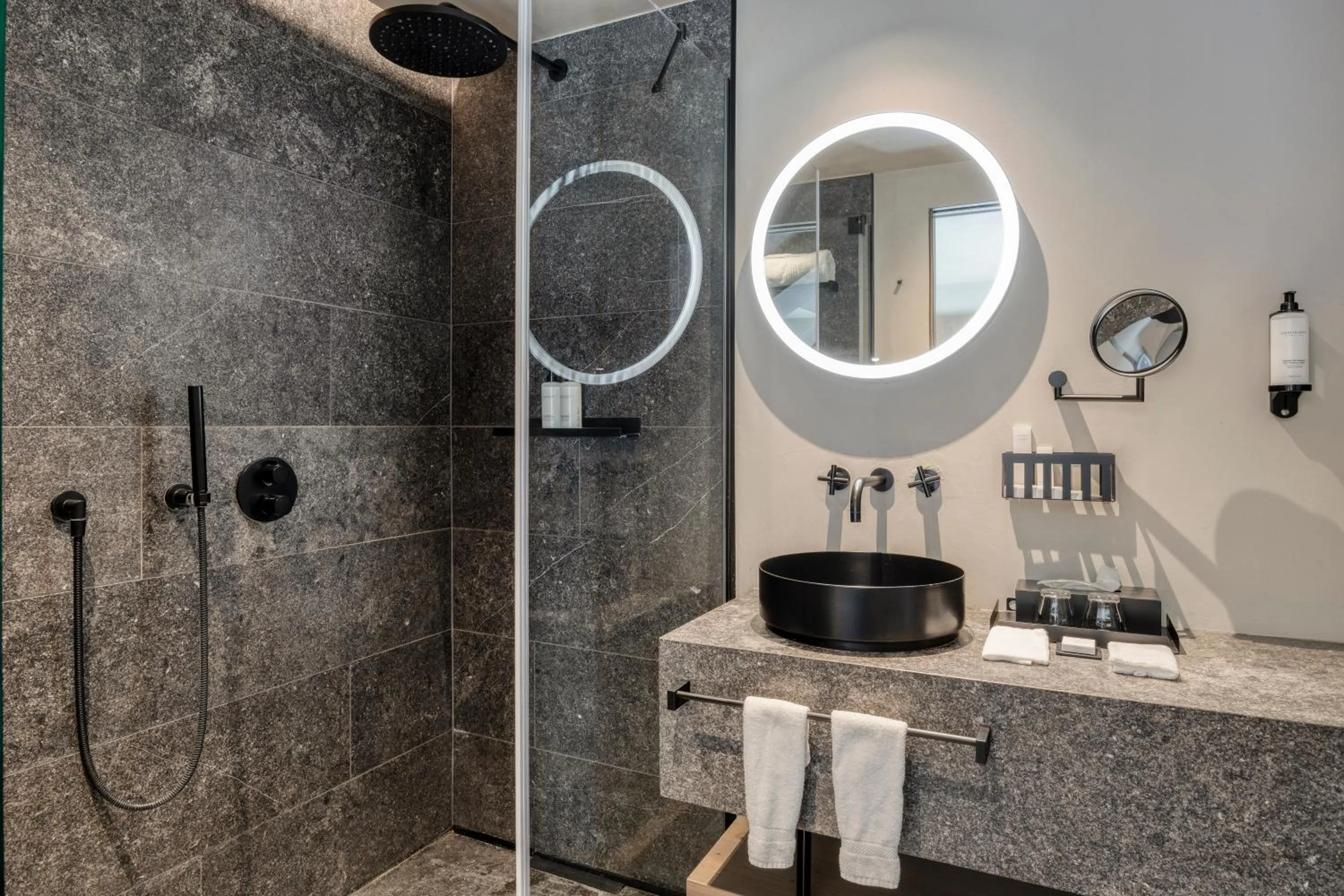 Shower in Château de Vignée