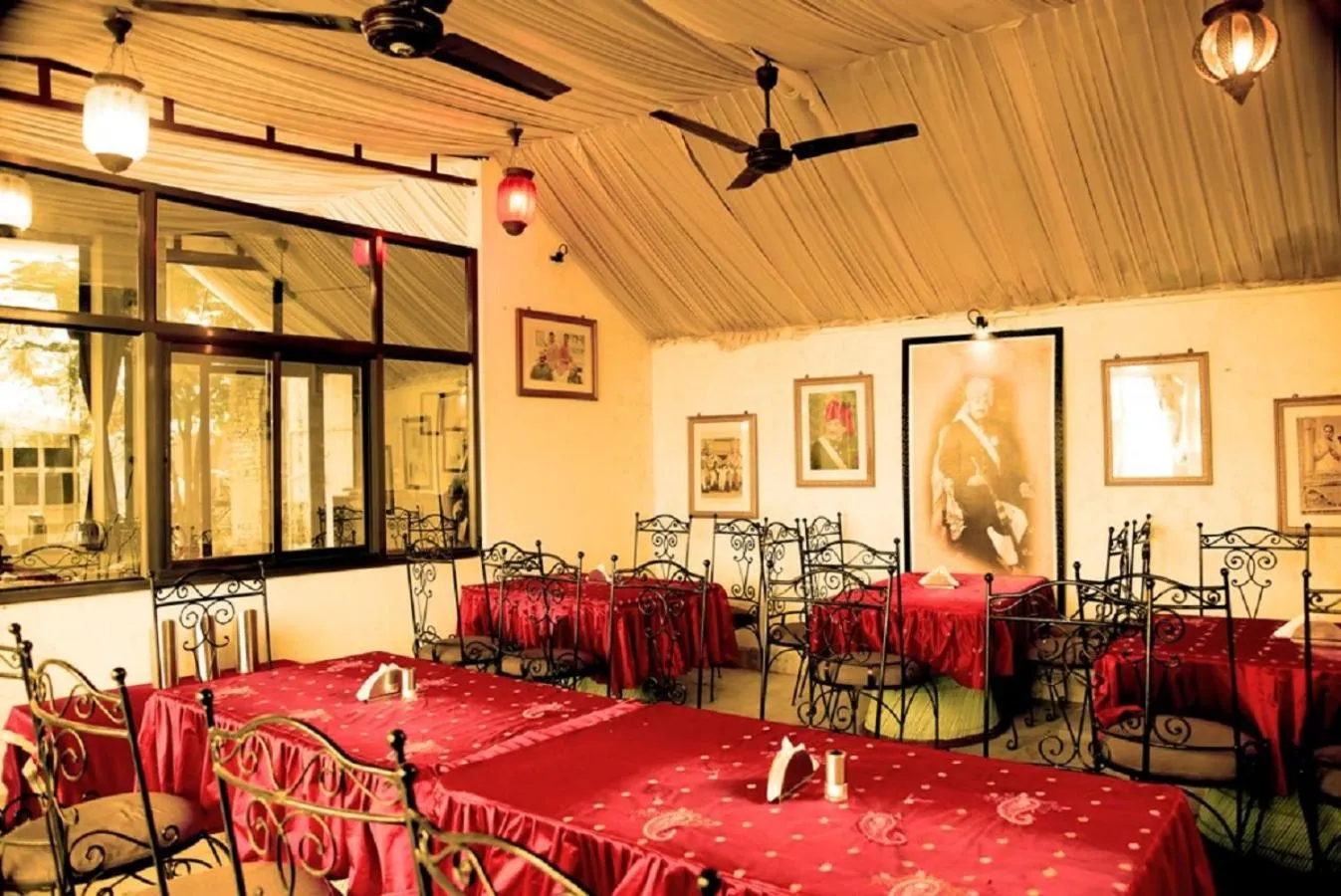Restaurant/places to eat in Haveli Expedition & Resort