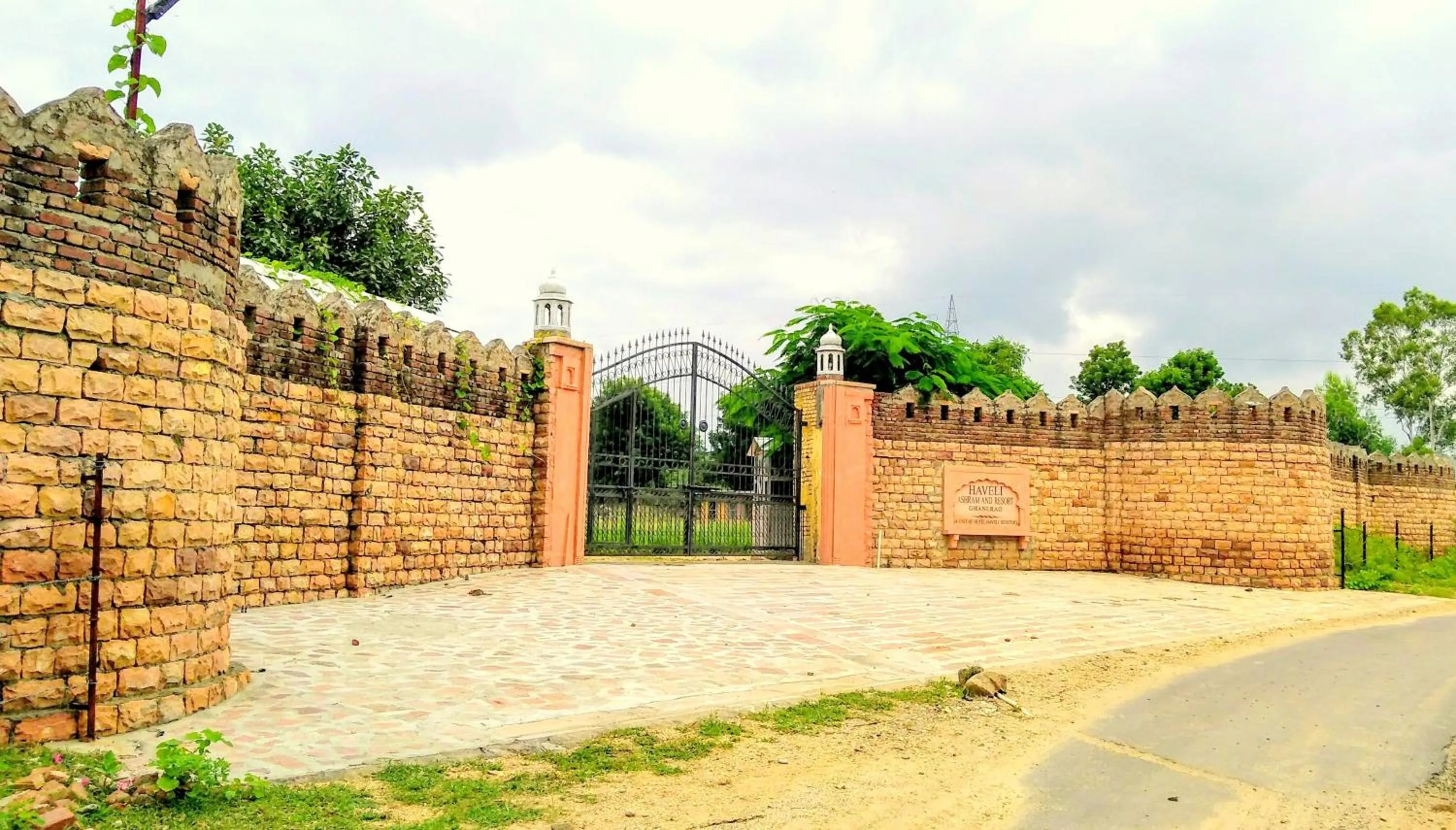 Property building in Haveli Expedition & Resort