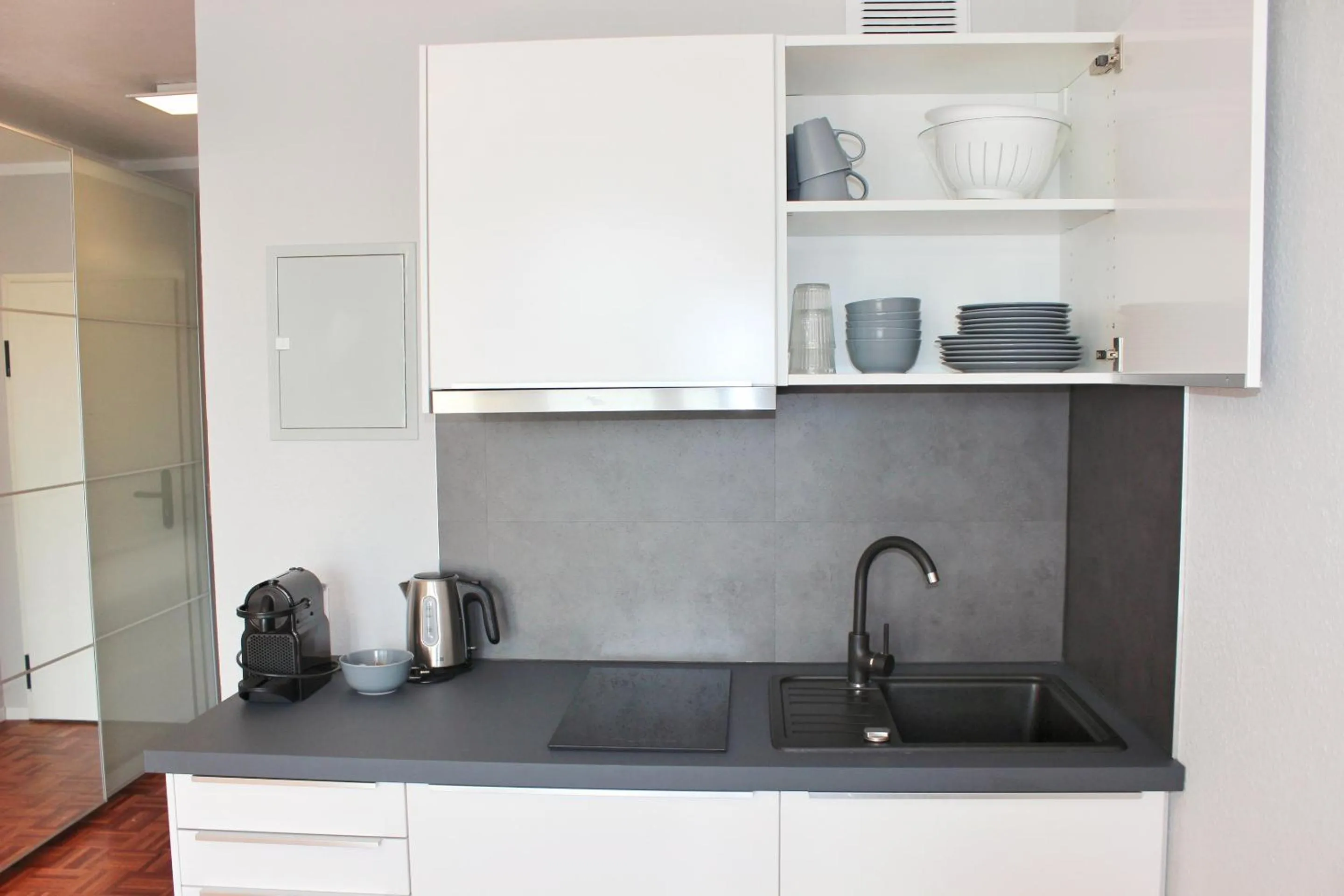 Kitchen or kitchenette in Hometown-Apartments