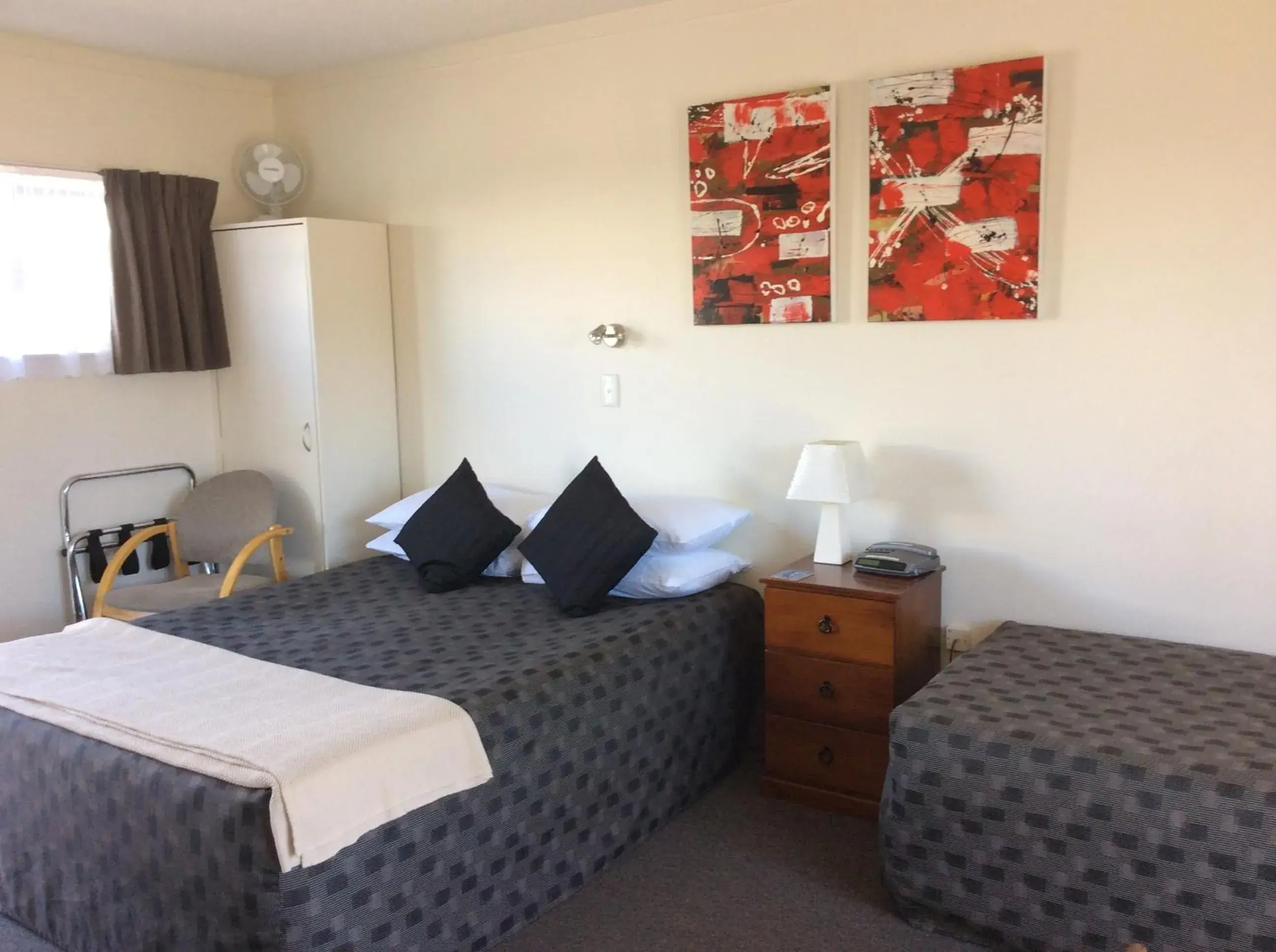 Twin Studio in ASURE Kapiti Court Motel Twin Studio in ASURE Kapiti Court Motel