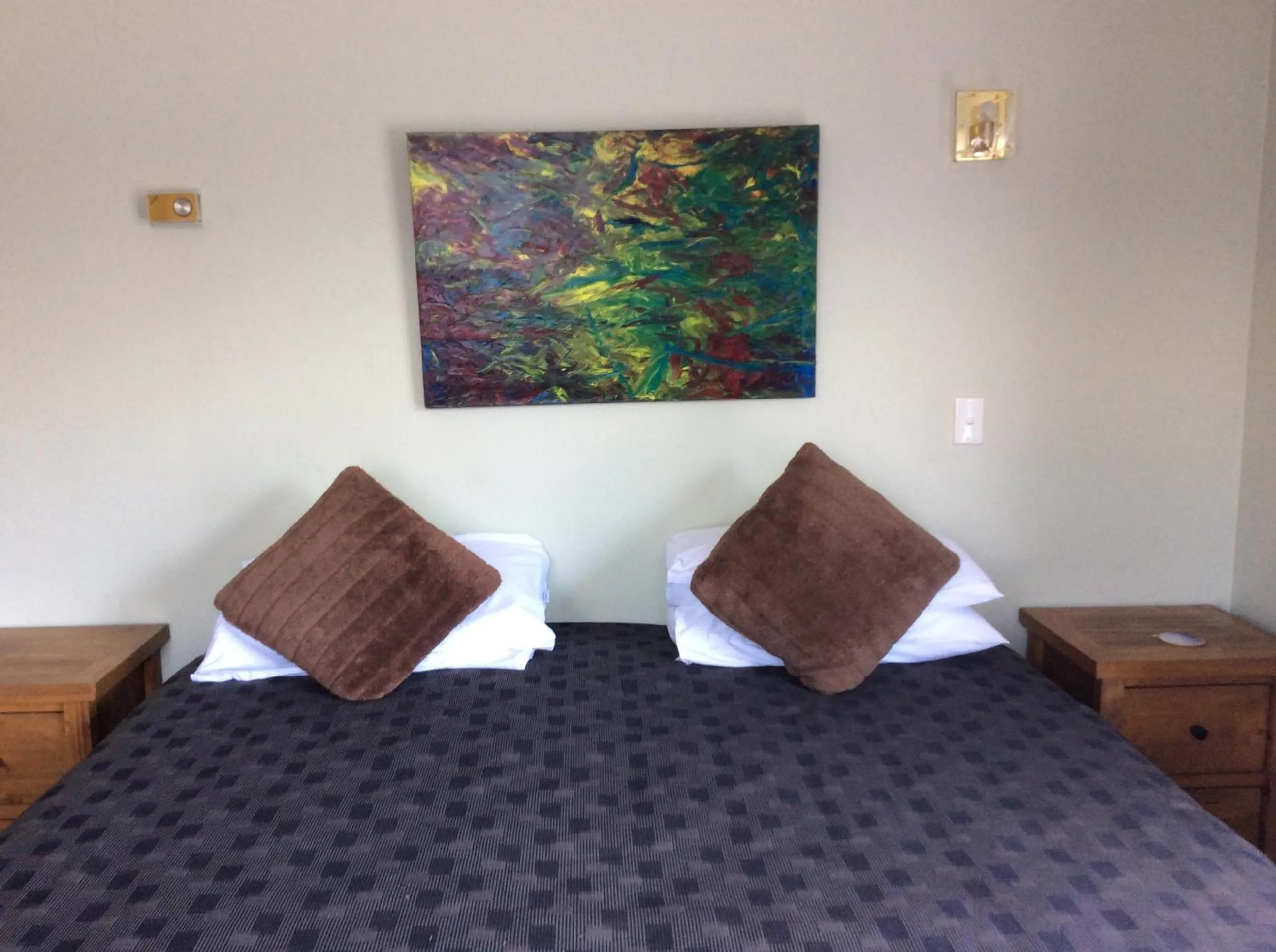 Decorative detail, Bed in ASURE Kapiti Court Motel