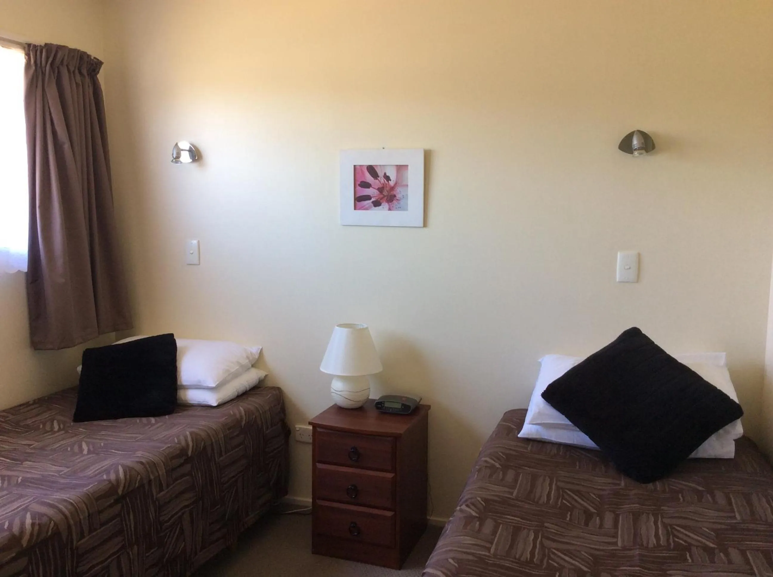 Day, Bed in ASURE Kapiti Court Motel