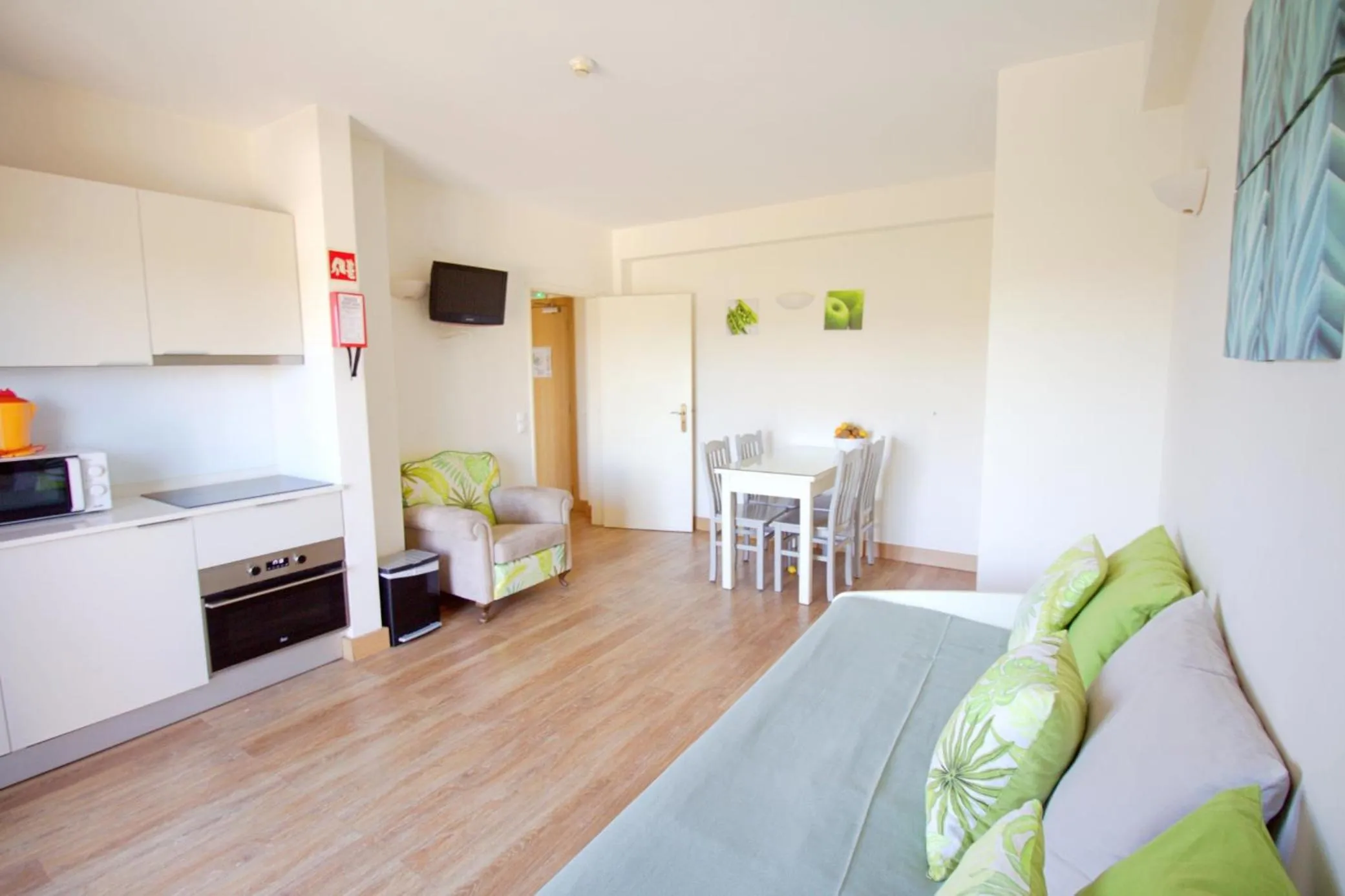 Kitchen or kitchenette, Bed in WOT Algarve Soul