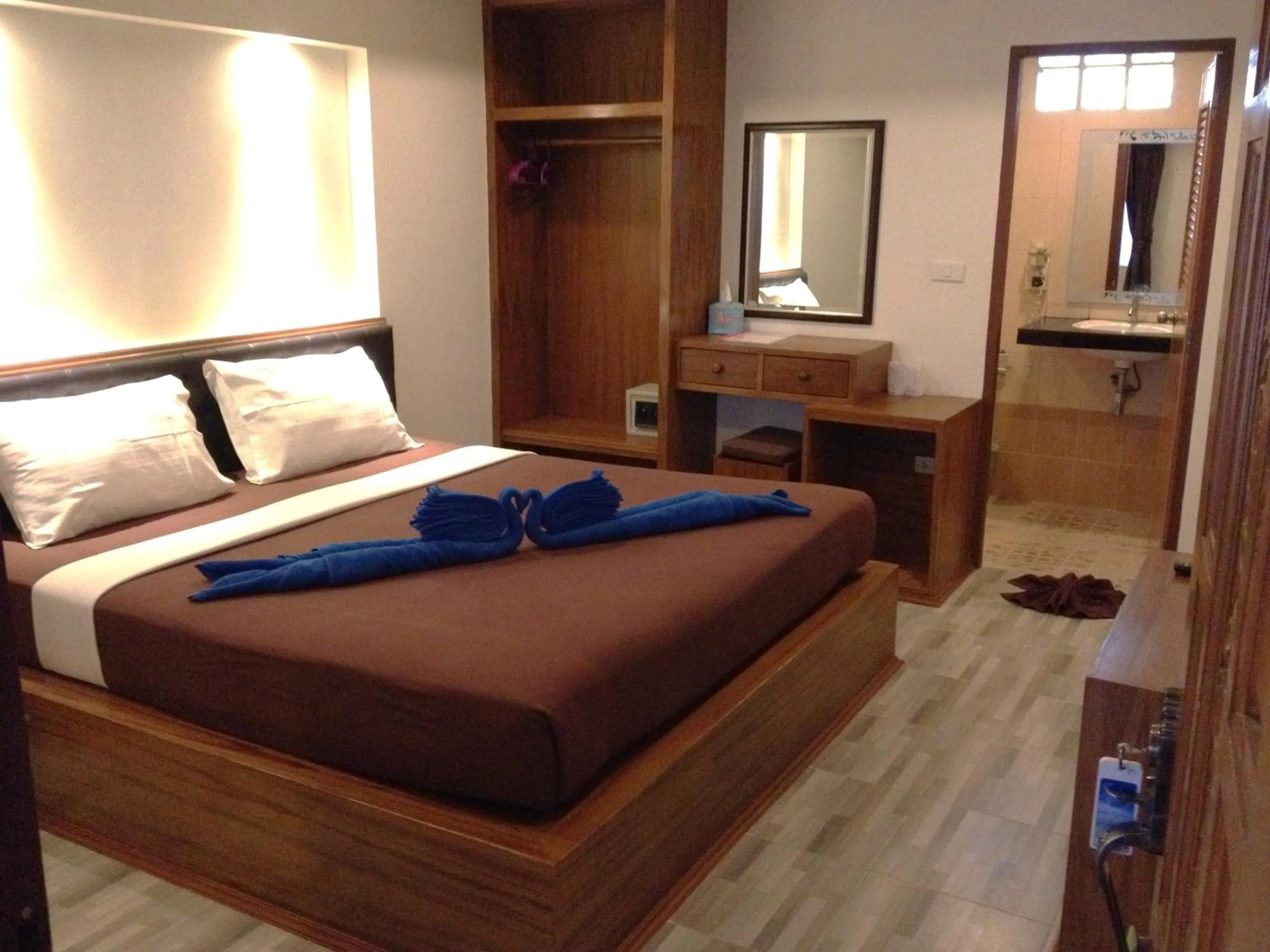 Photo of the whole room, Bed in Nid's Bungalows