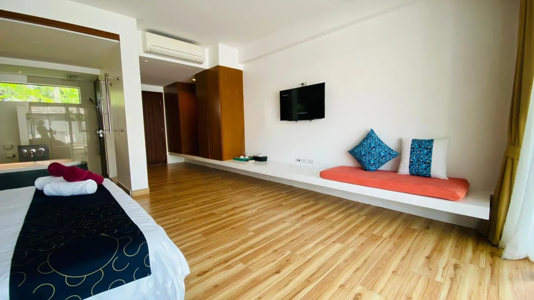 Photo of the whole room, Bed in Samui Mekkala Seaview