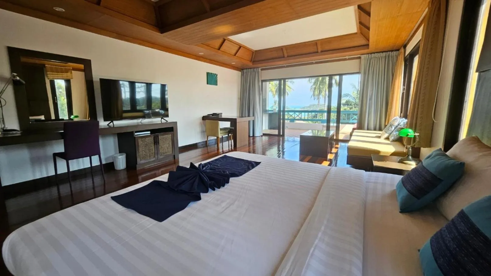 Photo of the whole room, Bed in Samui Mekkala Seaview