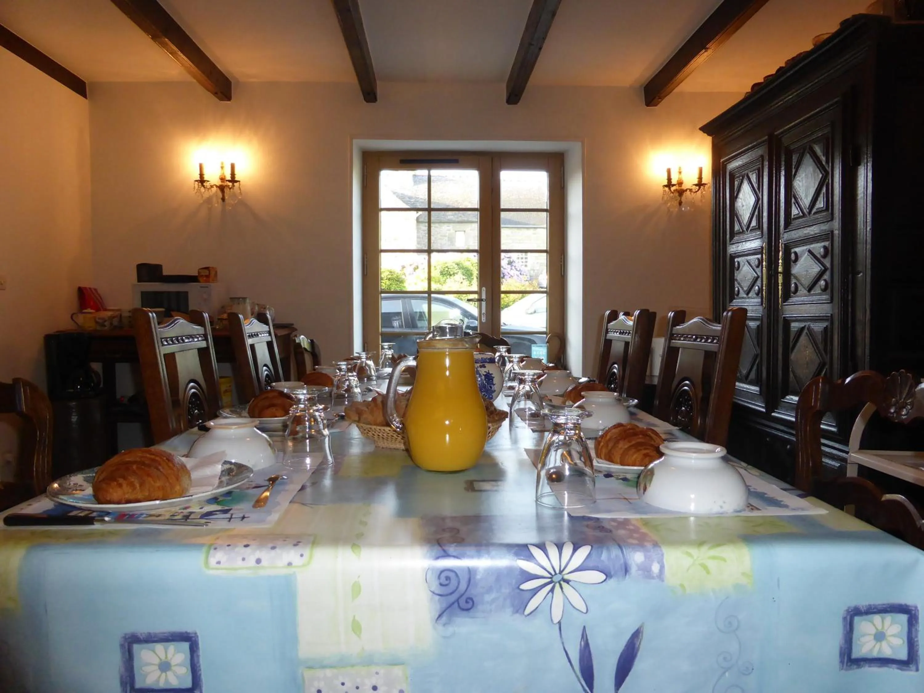 Dining area in ty dreux entre terre et mer