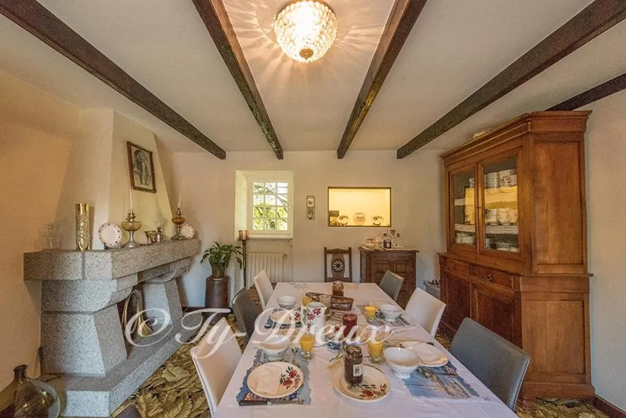 Photo of the whole room in ty dreux entre terre et mer