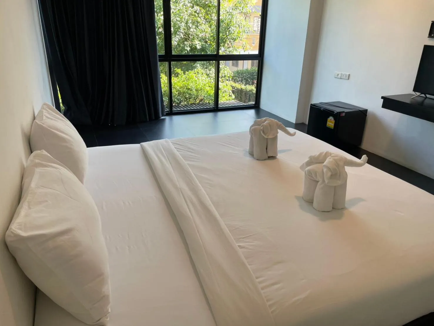 Bedroom, Bed in Azz Hotel