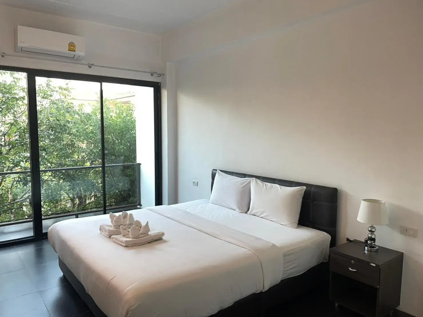 King Room with Balcony in Azz Hotel King Room with Balcony in Azz Hotel