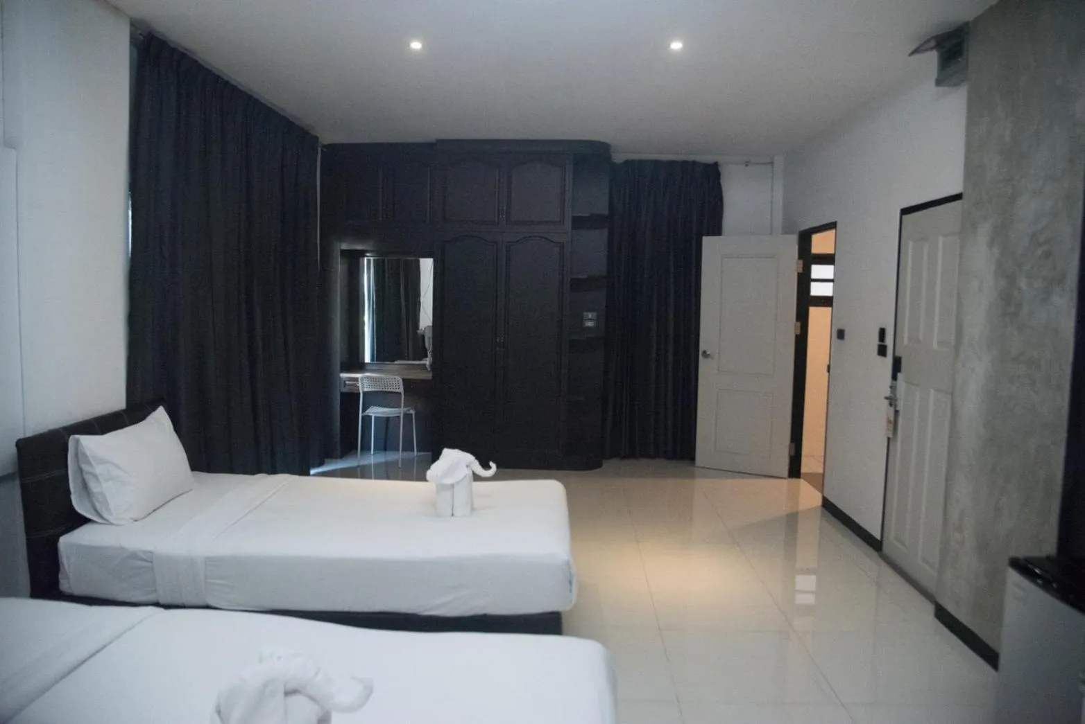 Bedroom, Bed in Azz Hotel