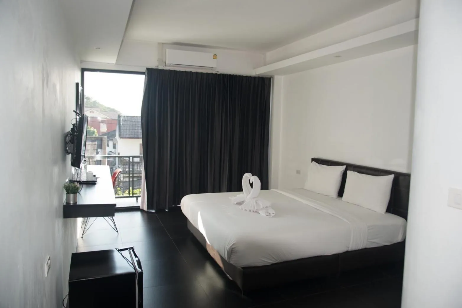 Photo of the whole room, Bed in Azz Hotel