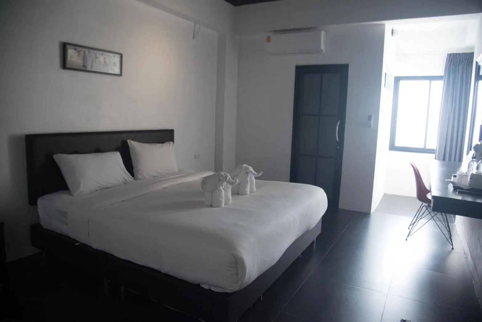 Photo of the whole room, Bed in Azz Hotel