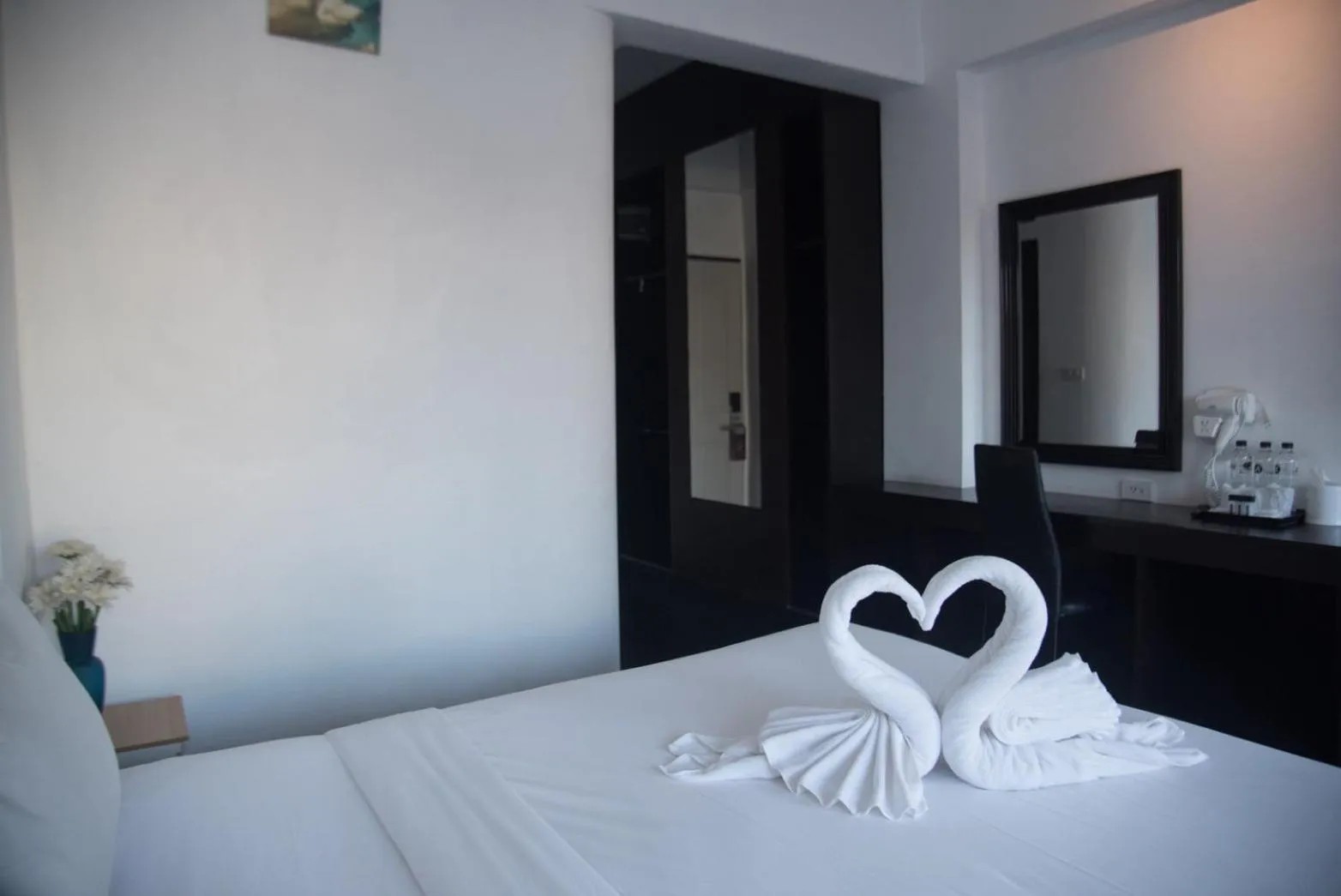 Bedroom, Bed in Azz Hotel