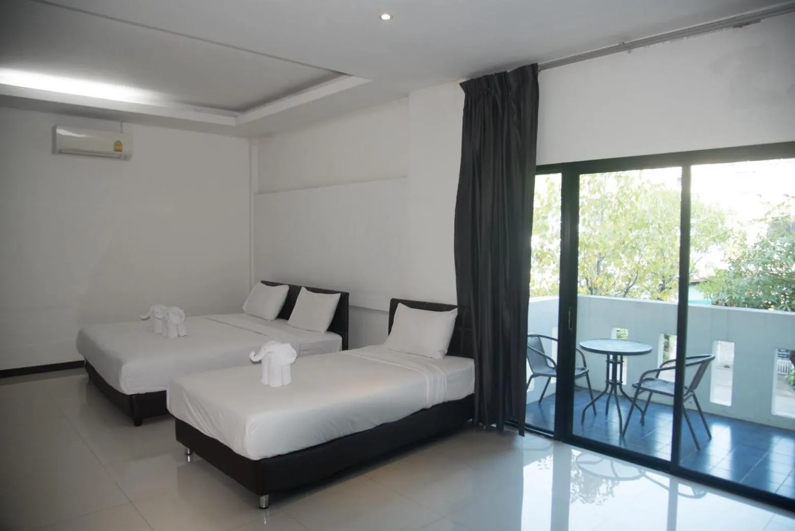 Photo of the whole room, Bed in Azz Hotel