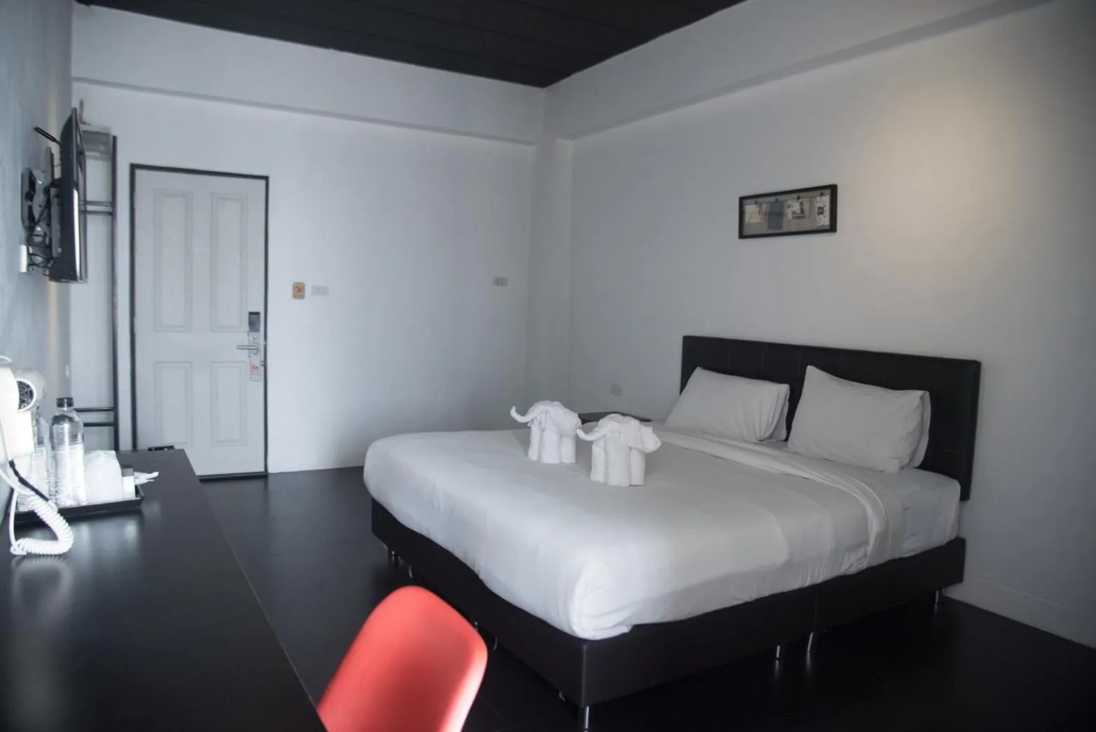 Photo of the whole room, Bed in Azz Hotel