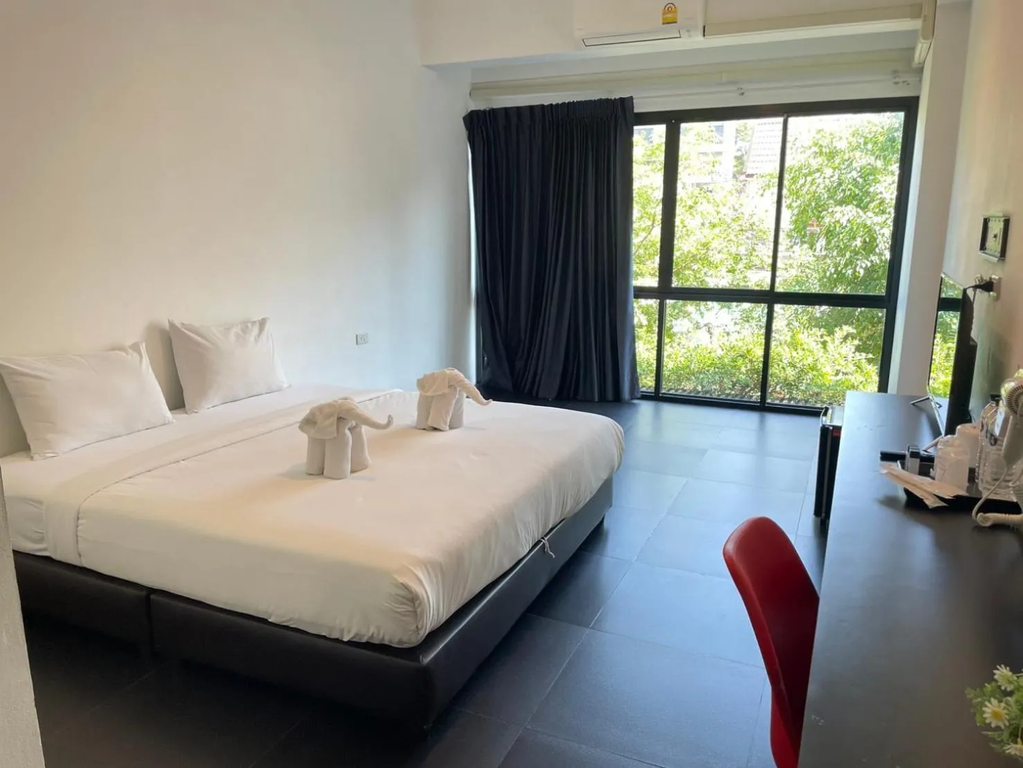 Photo of the whole room, Bed in Azz Hotel