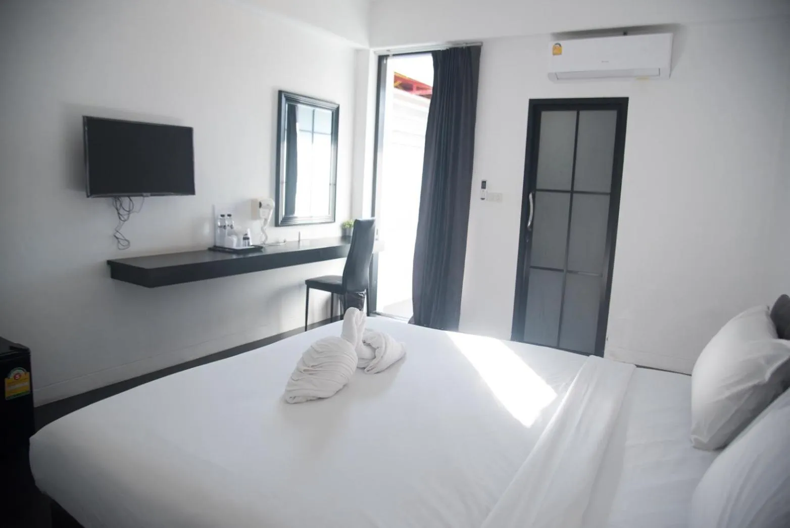 Bedroom, Bed in Azz Hotel