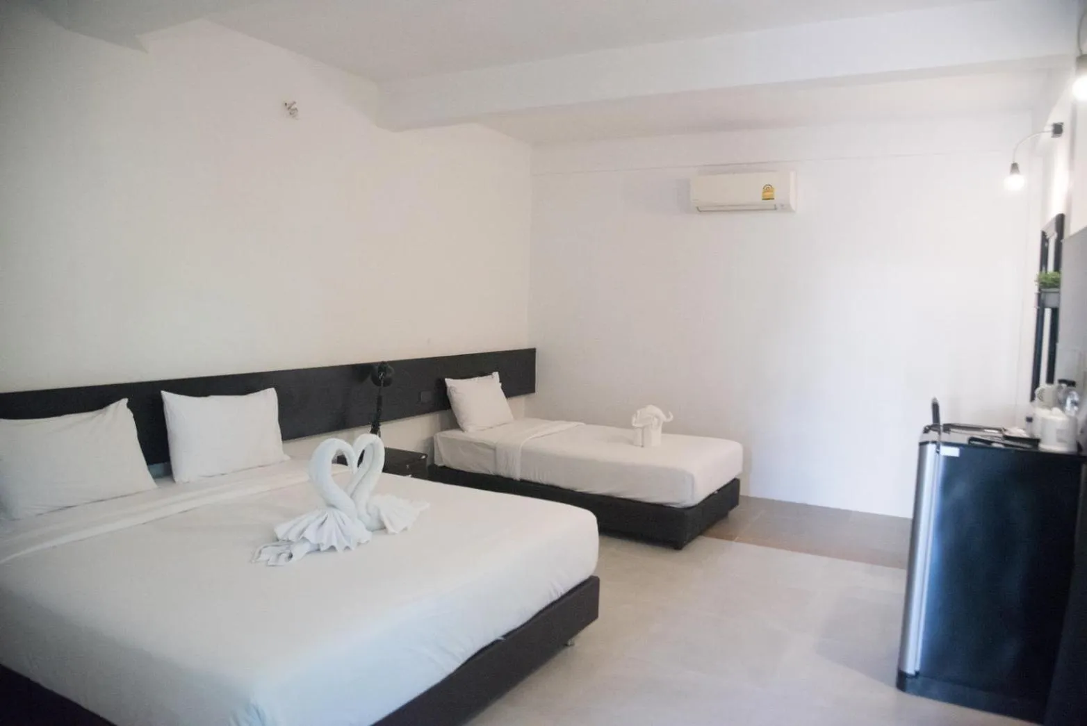 Photo of the whole room, Bed in Azz Hotel