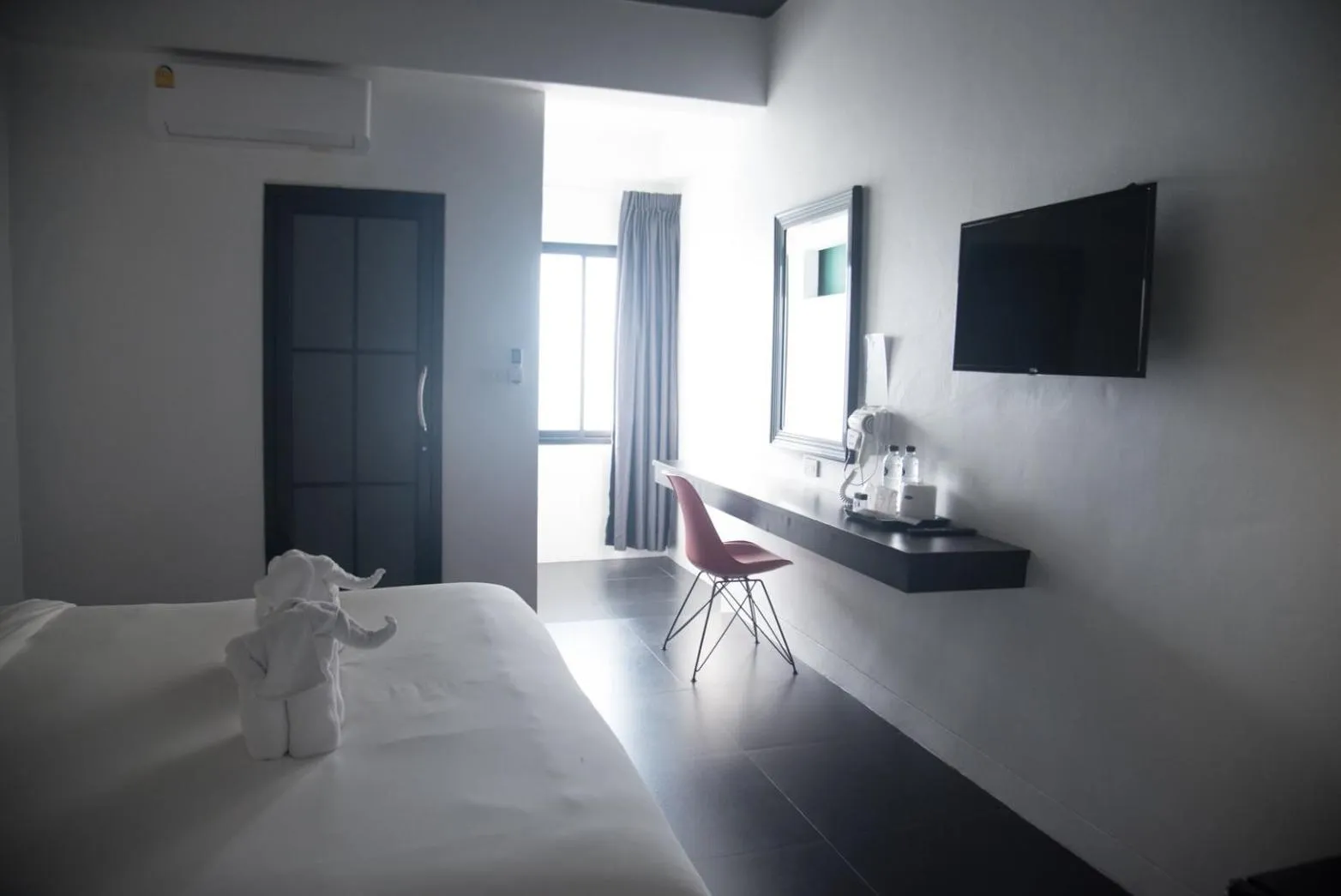 Photo of the whole room, Bed in Azz Hotel