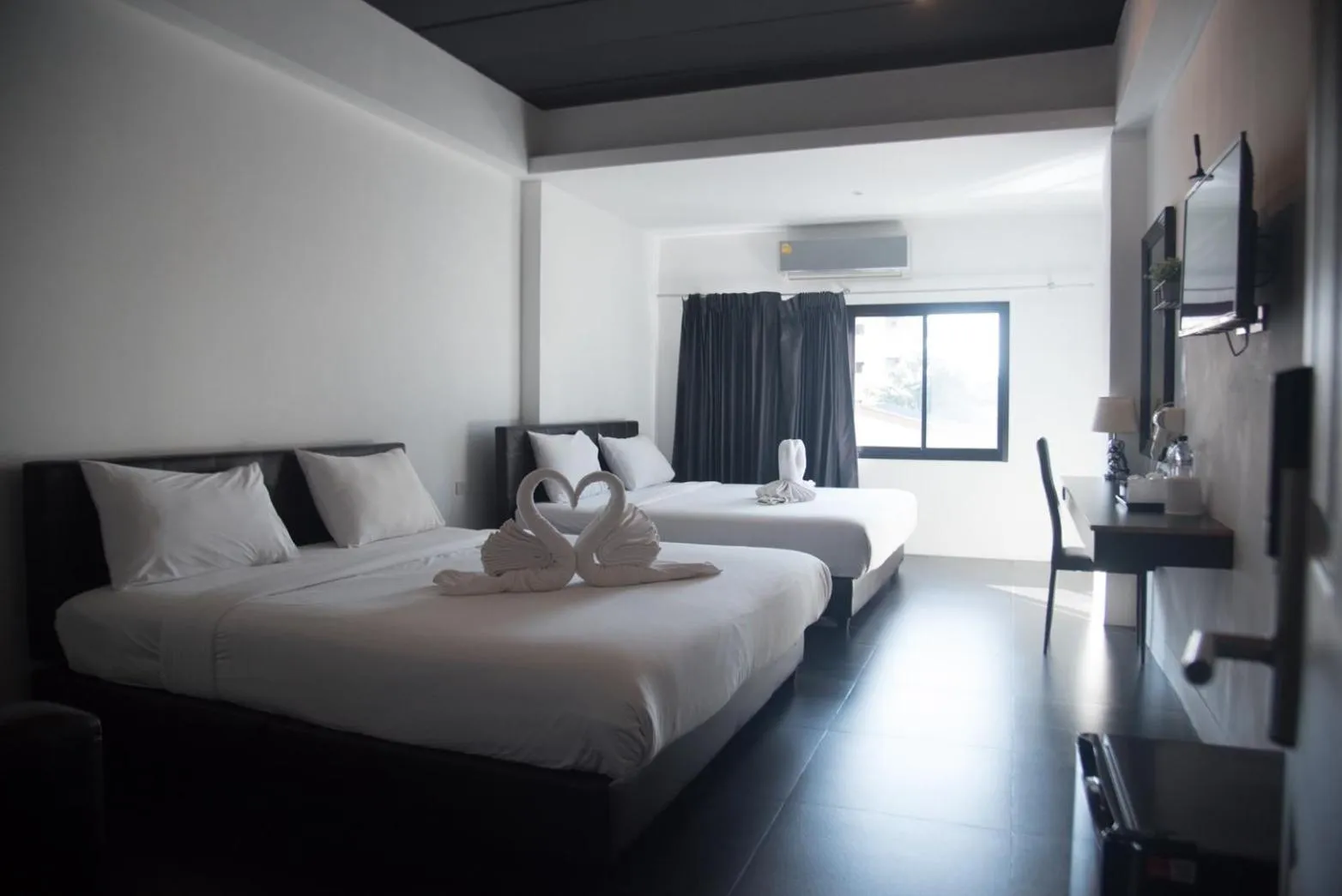 Photo of the whole room, Bed in Azz Hotel