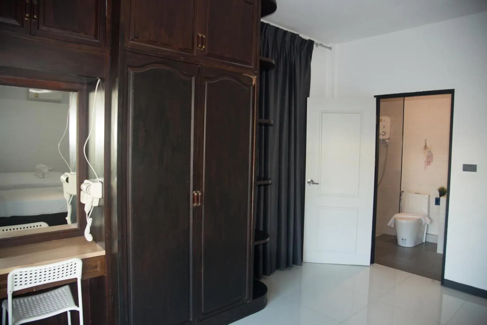 Photo of the whole room in Azz Hotel