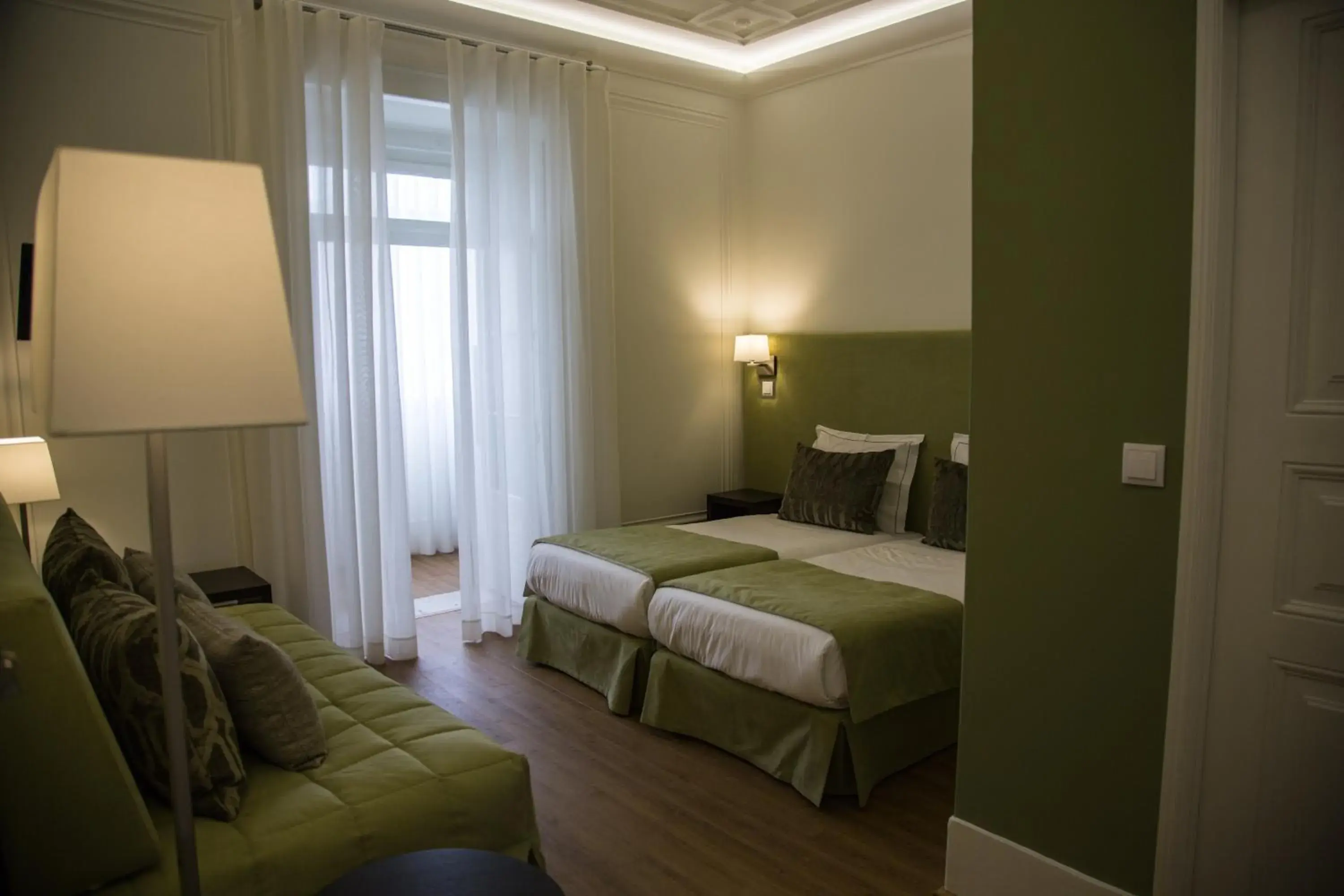 Triple Room with Balcony in Hotel Dublin Triple Room with Balcony in Hotel Dublin