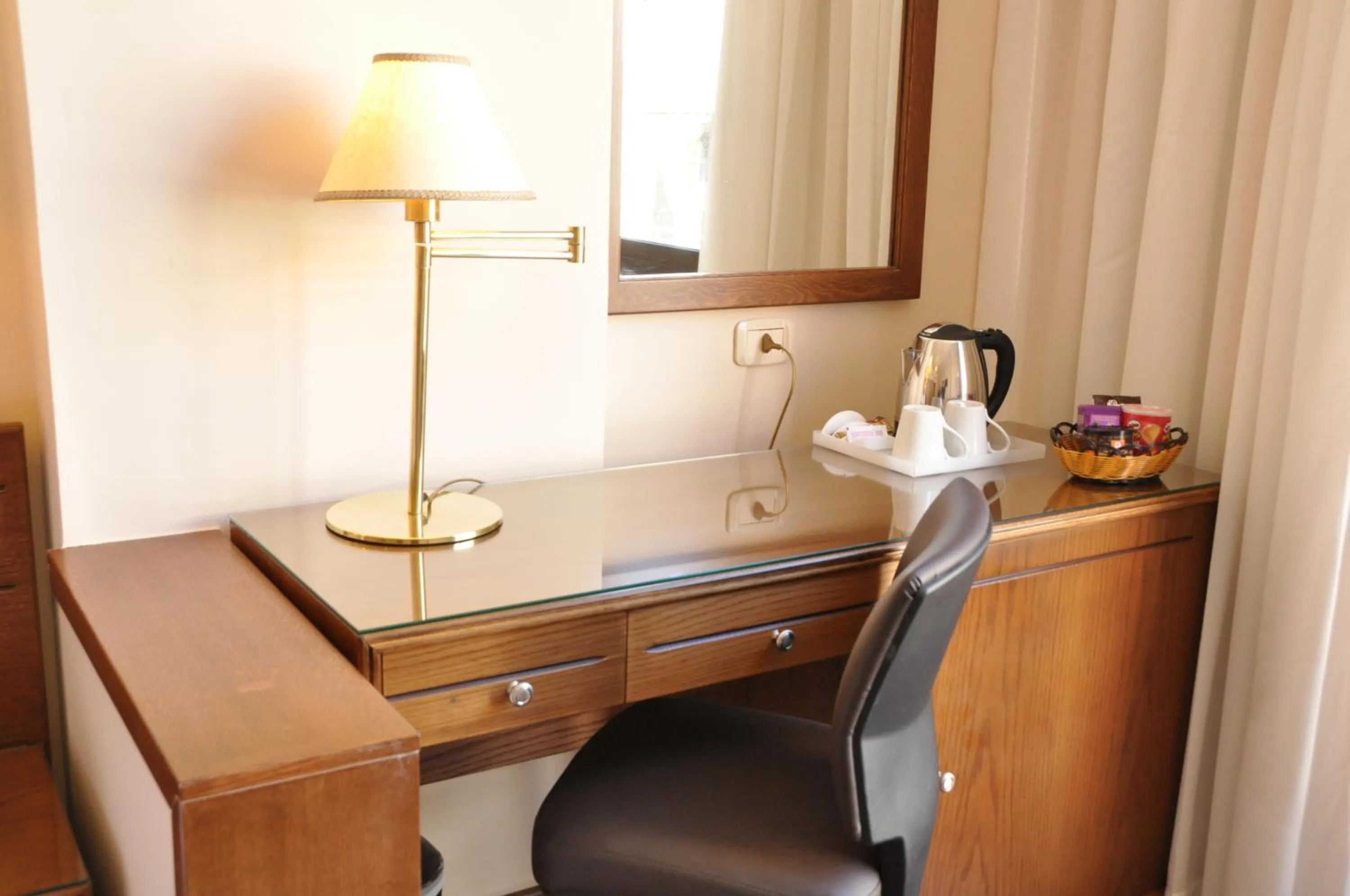 Coffee/tea facilities in Orient Prince Hotel