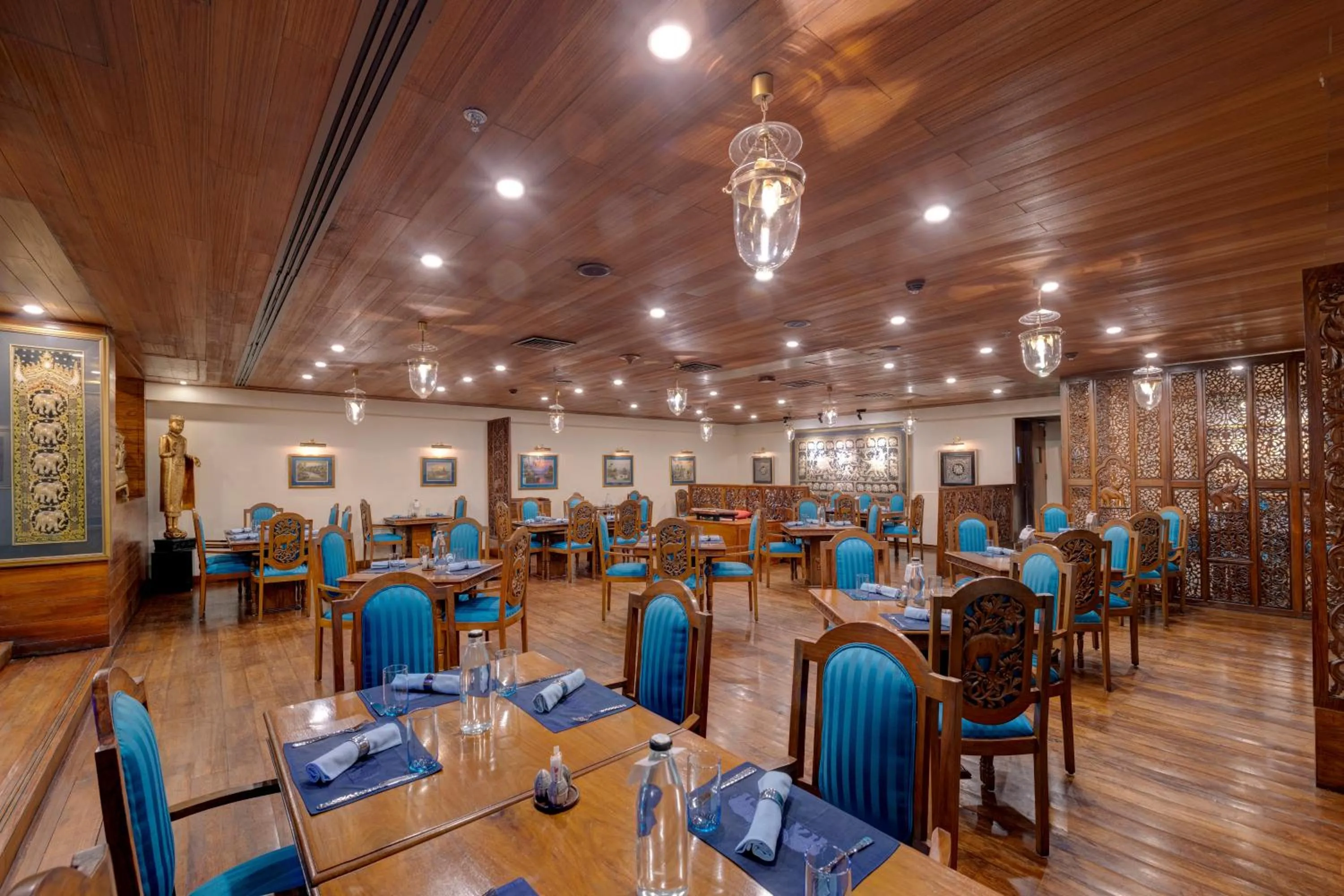 Restaurant/places to eat in Islamabad Marriott Hotel