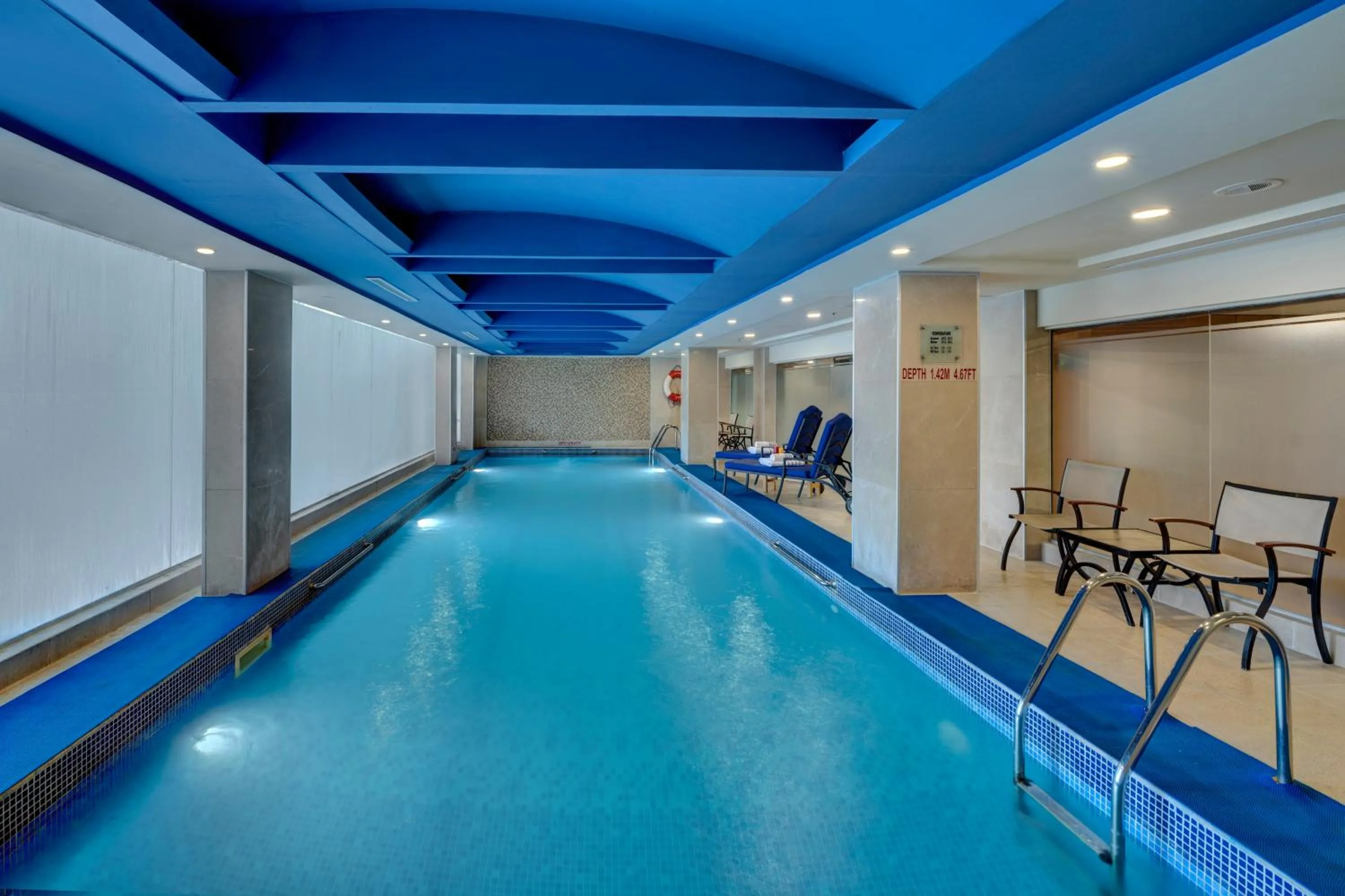 Swimming pool in Islamabad Marriott Hotel