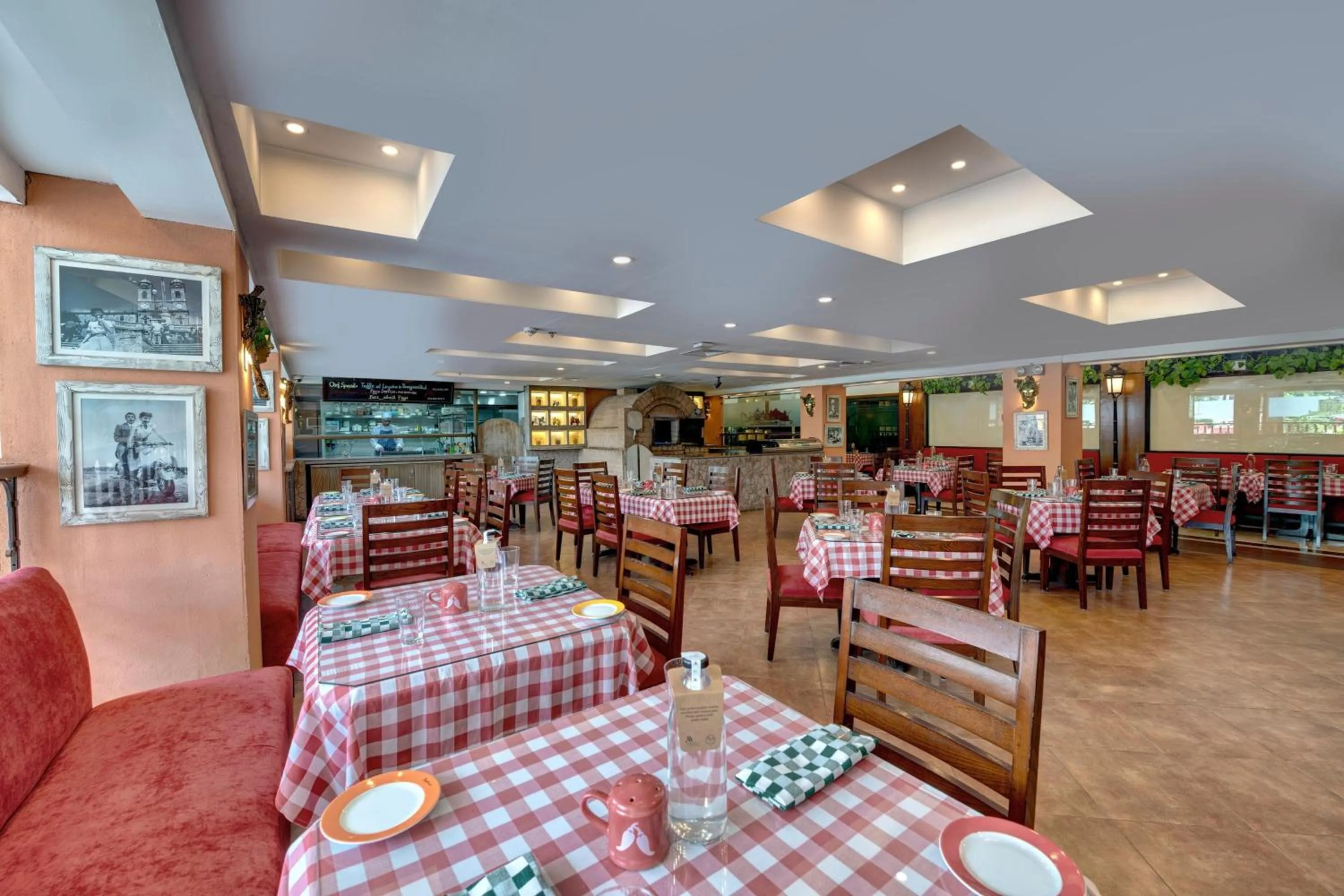 Restaurant/places to eat in Islamabad Marriott Hotel