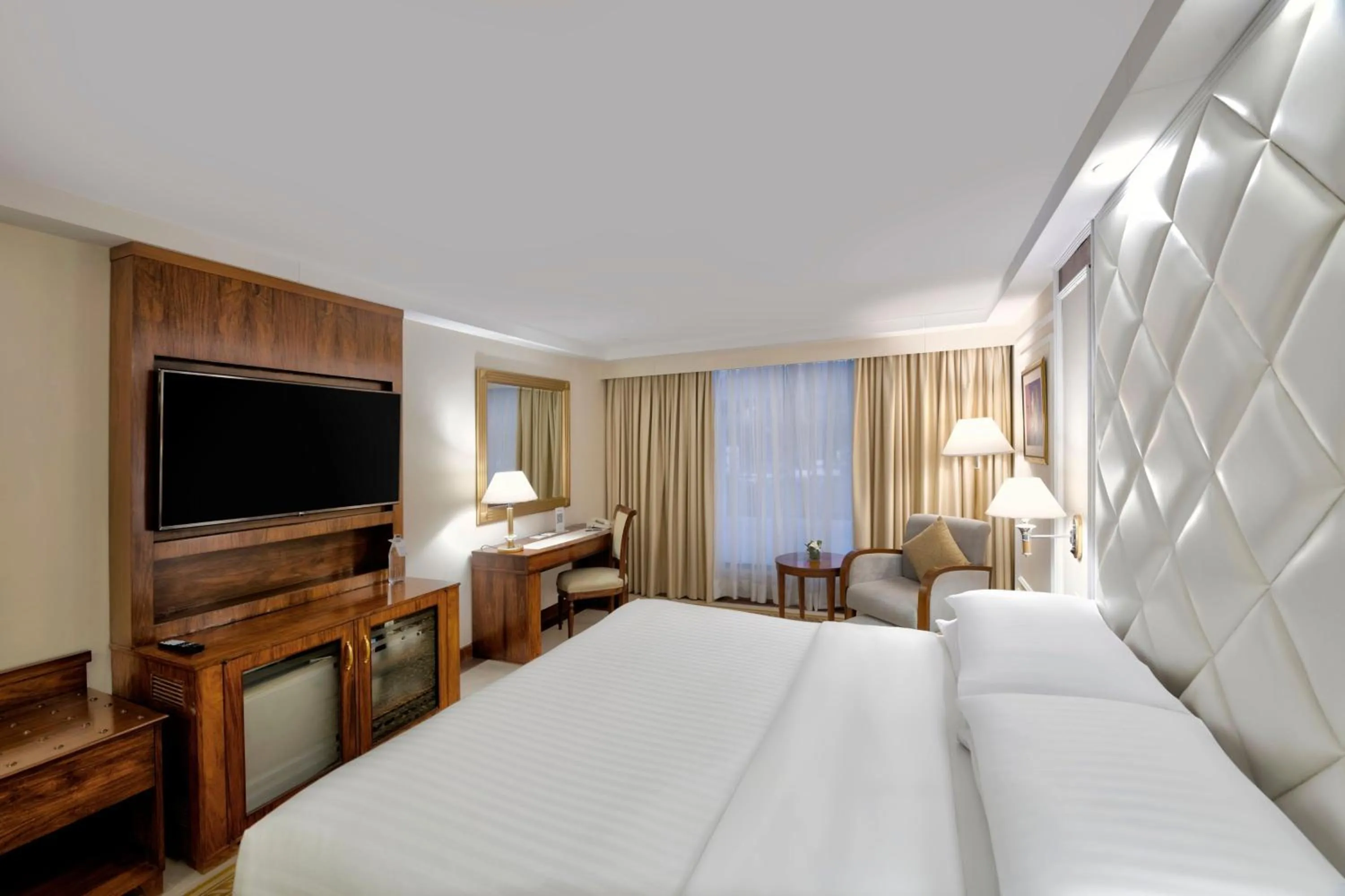 Photo of the whole room, Bed in Islamabad Marriott Hotel