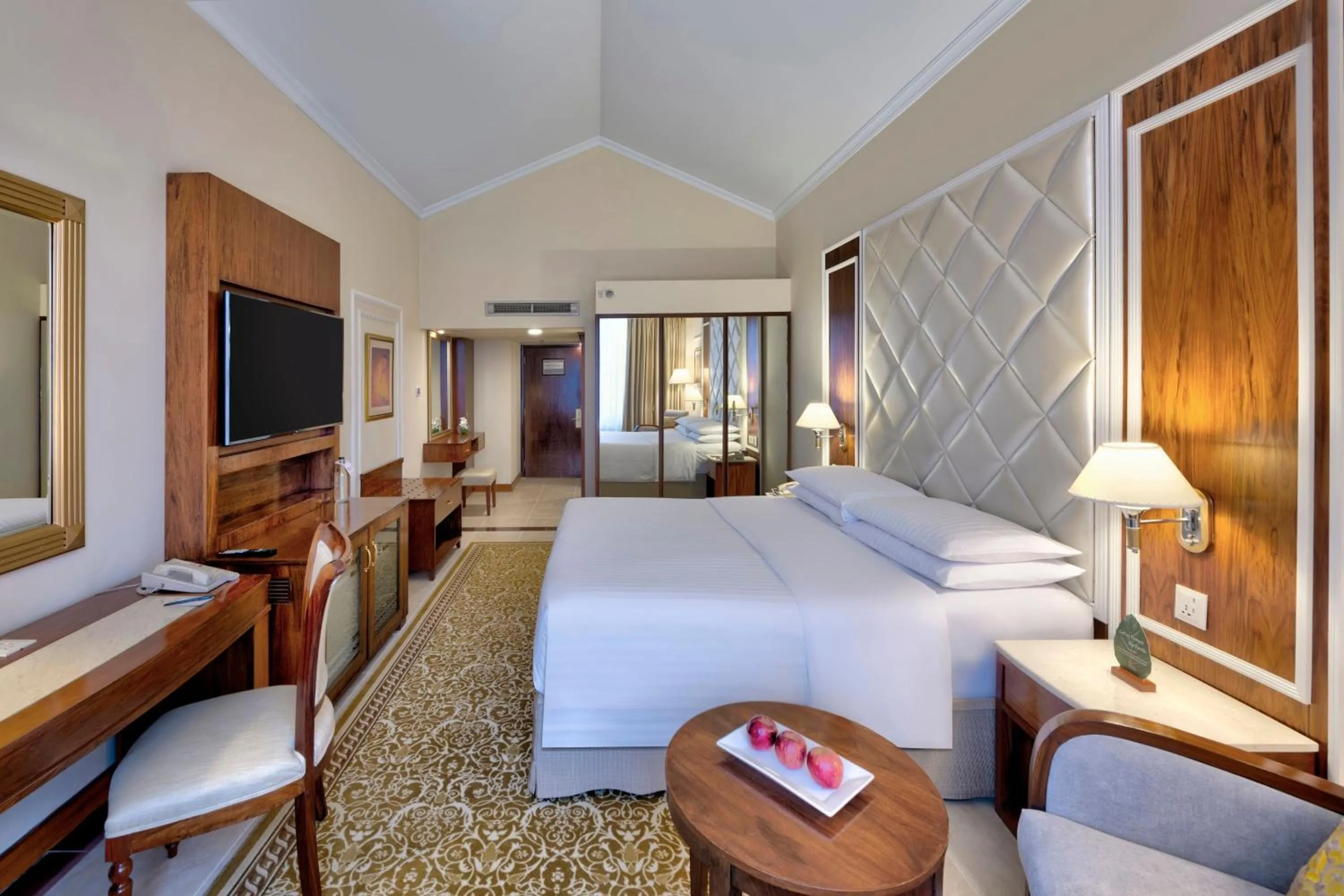 Photo of the whole room, Bed in Islamabad Marriott Hotel