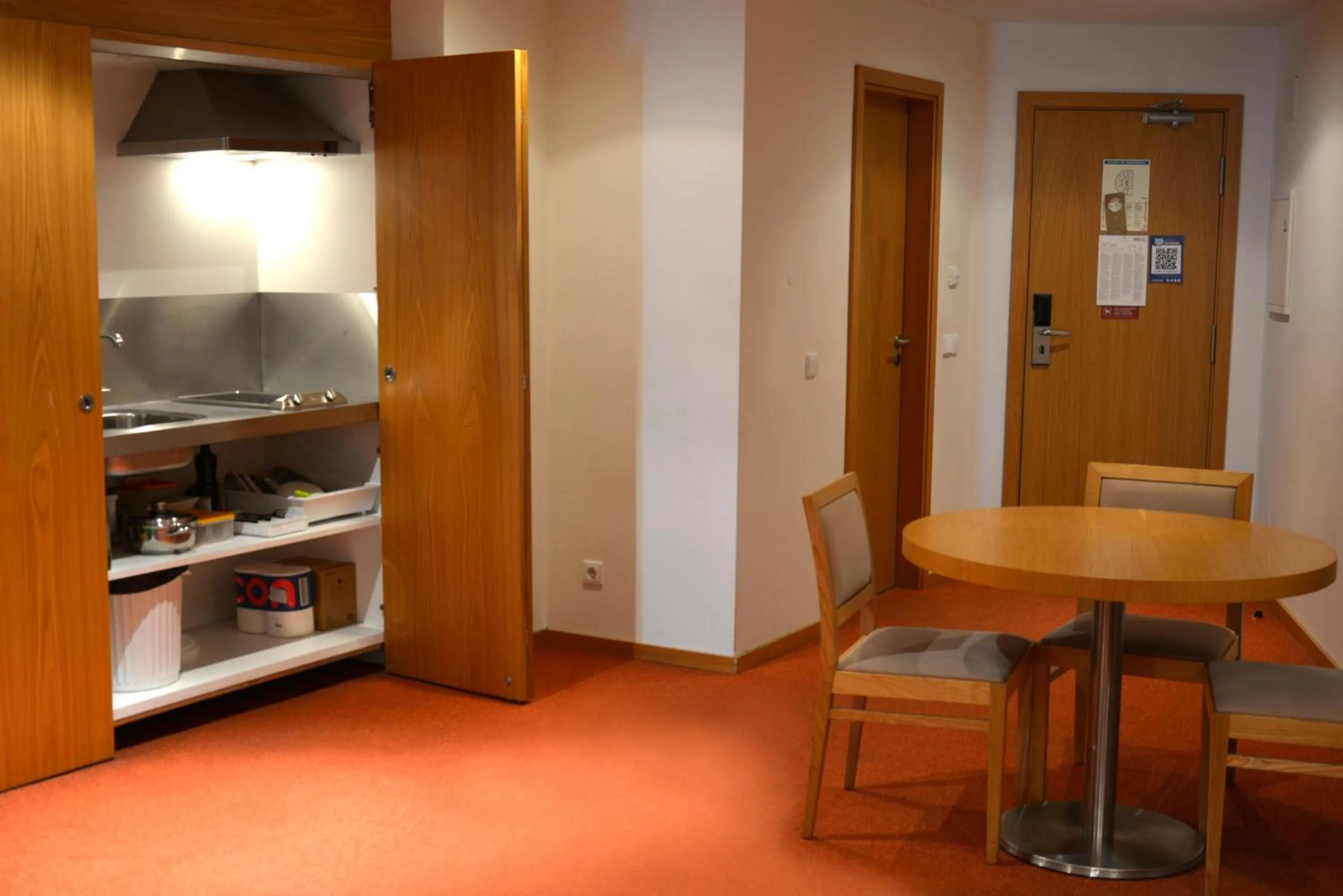 Kitchen or kitchenette in Paredes Hotel Apartamento